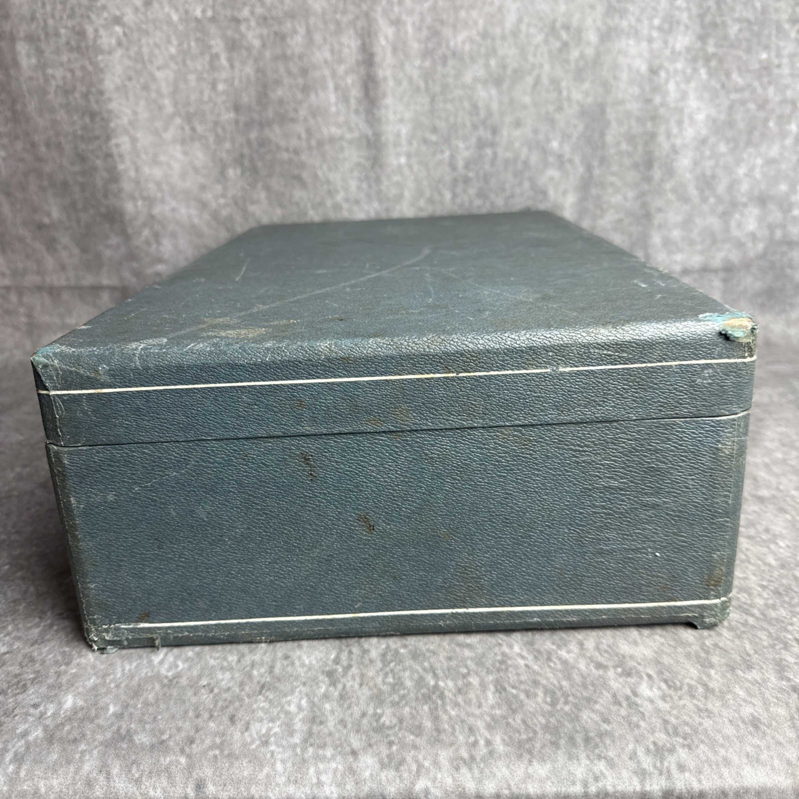 Blue VACATIONER Hardshell Suitcase w/ Flip Up Metal Latch & Bakelite Handle