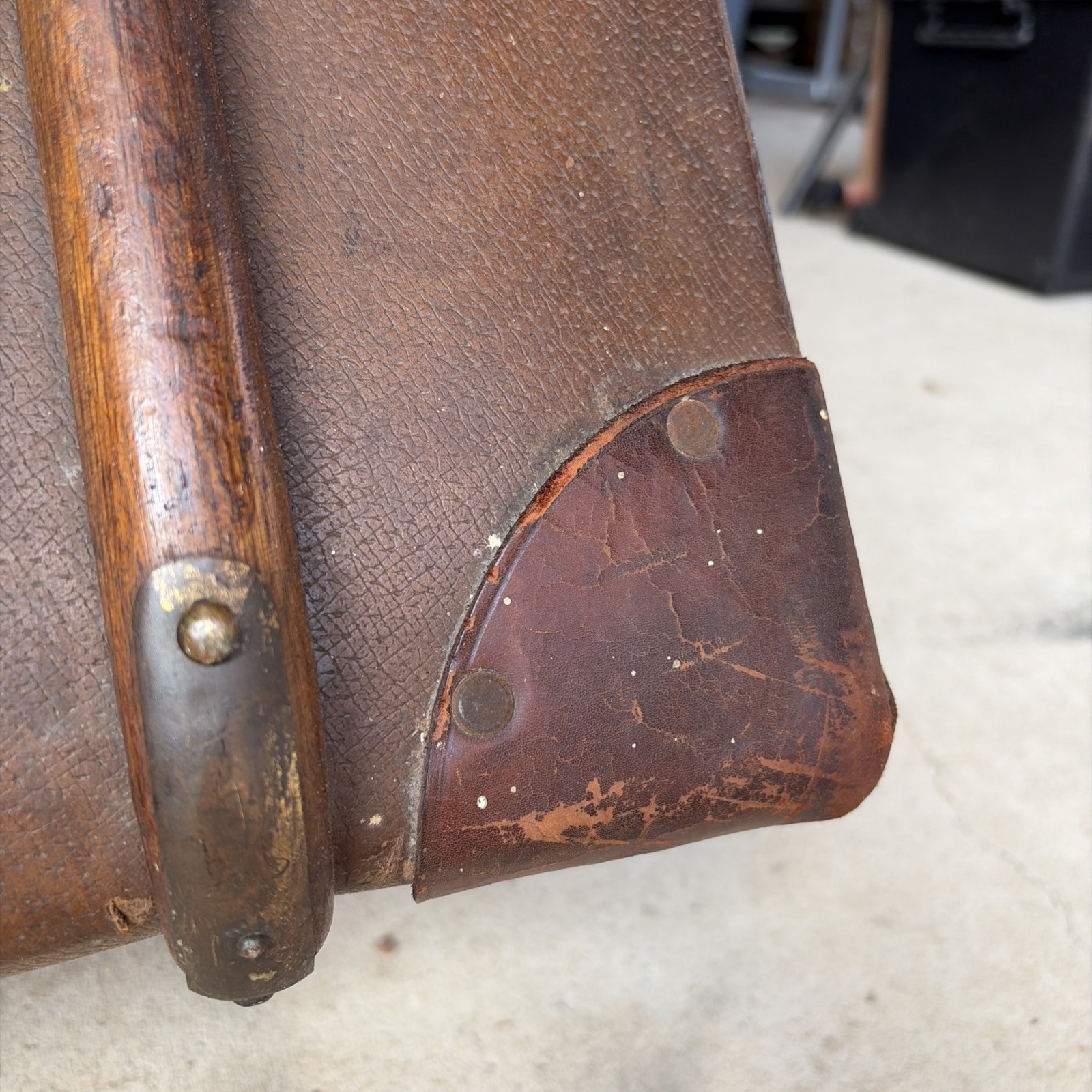 GREAT VINTAGE SUITCASE With Vintage Travel Labels Hotel Kosciusko NSW Wood Ribs
