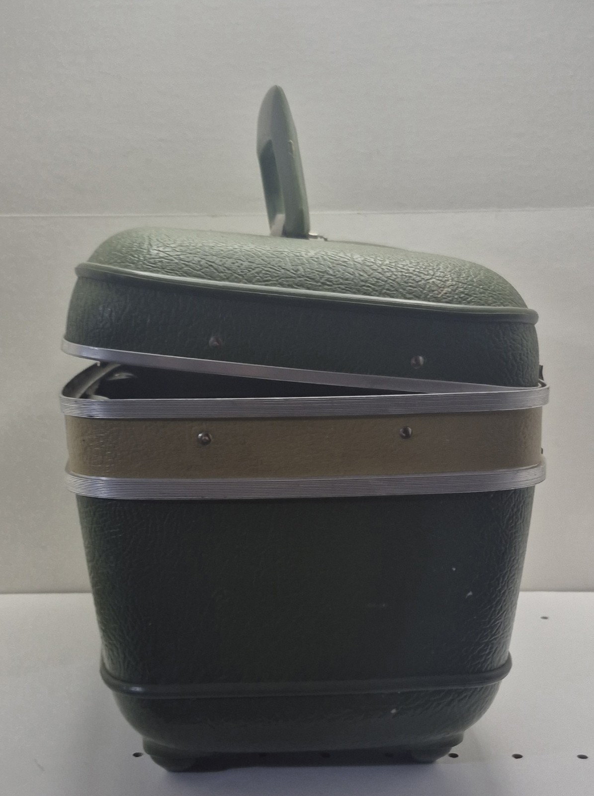 Vintage IMPERIAL Train Case – Green
