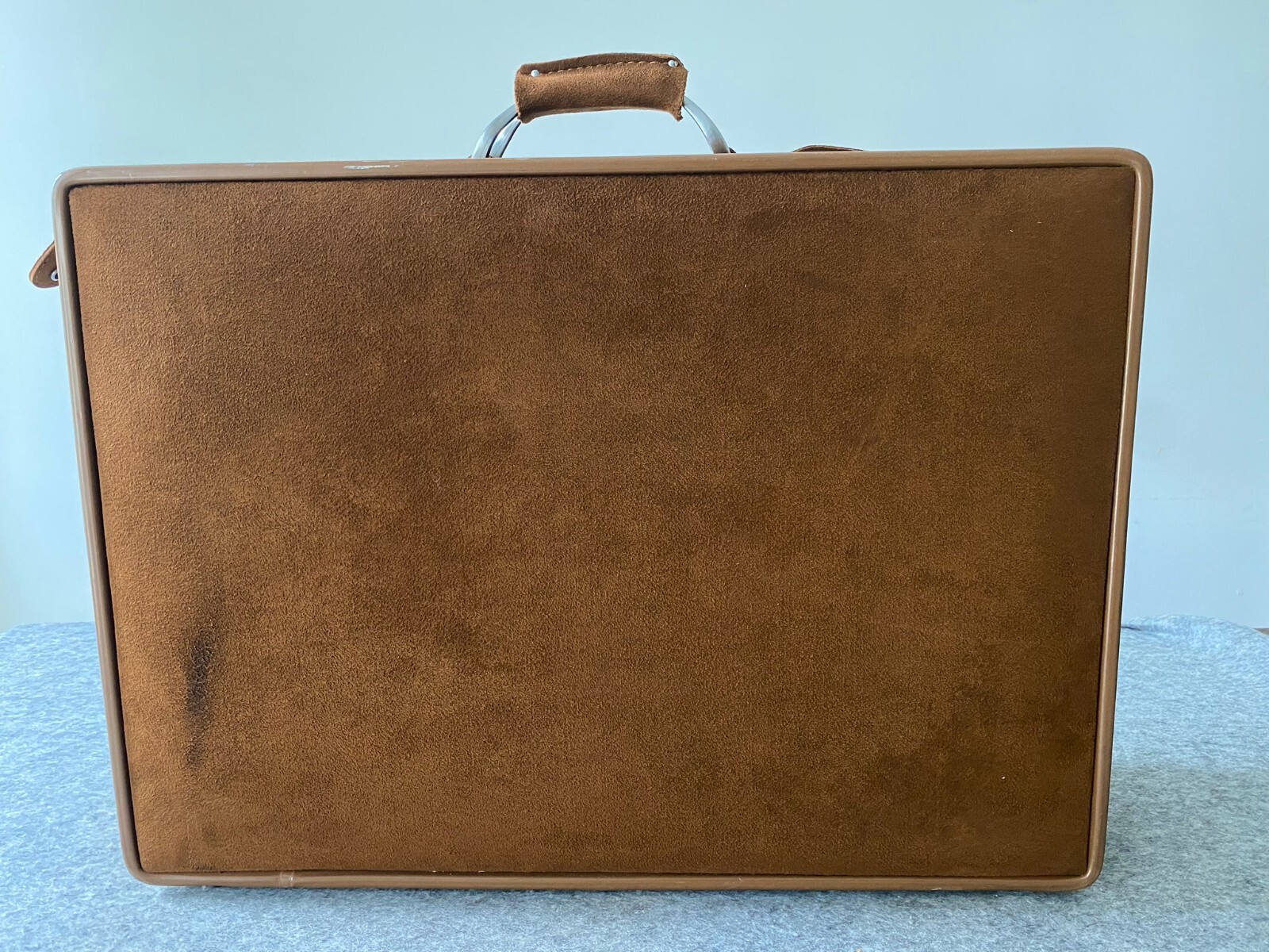 Beautiful Suede Tan Vintage Halston Hartmann 25” Suitcase Luggage UNUSED – Rare