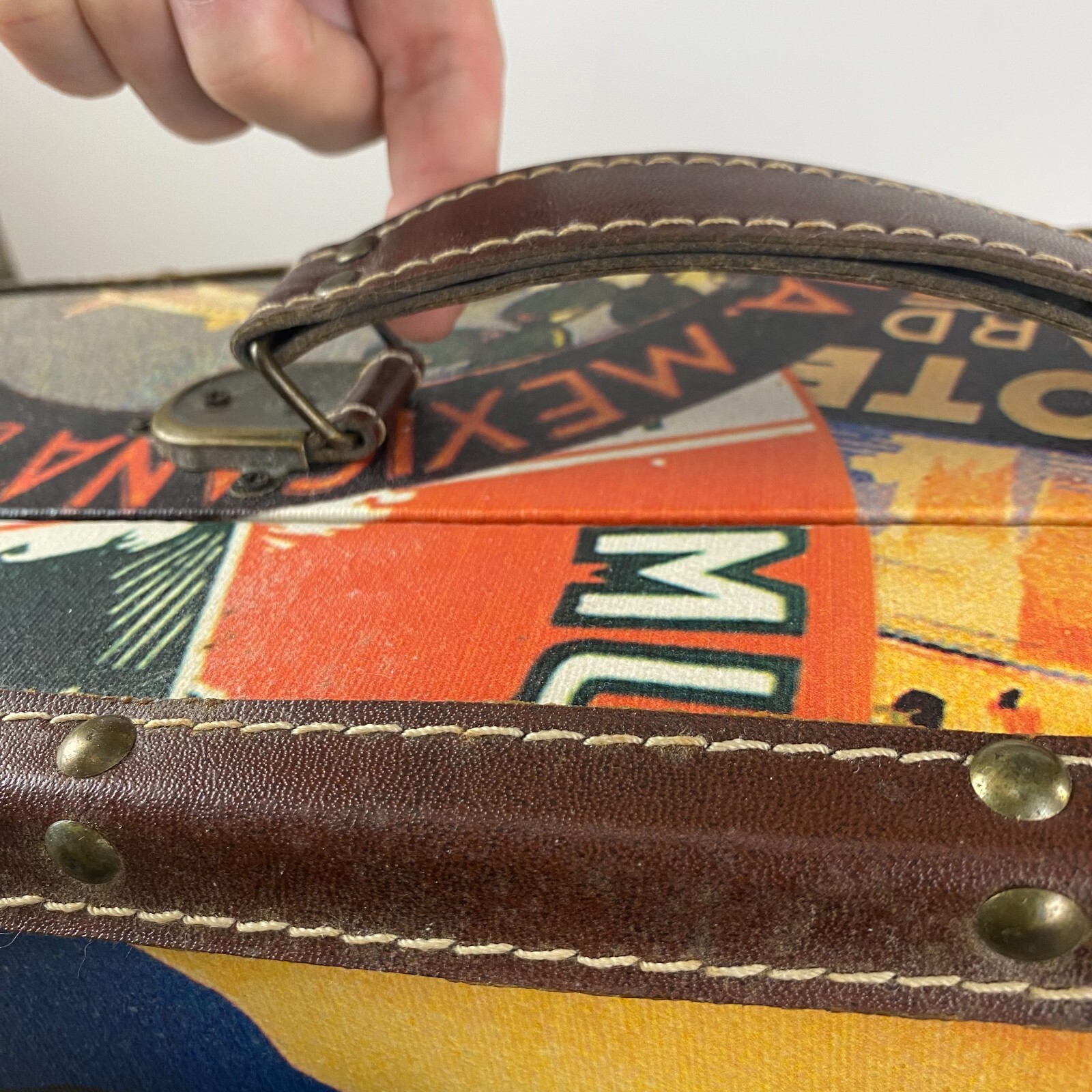 Vintage Caribbean Motif Hard Shell Leather Trim Hotel Suitcase 21″ x 15 x 6.5″