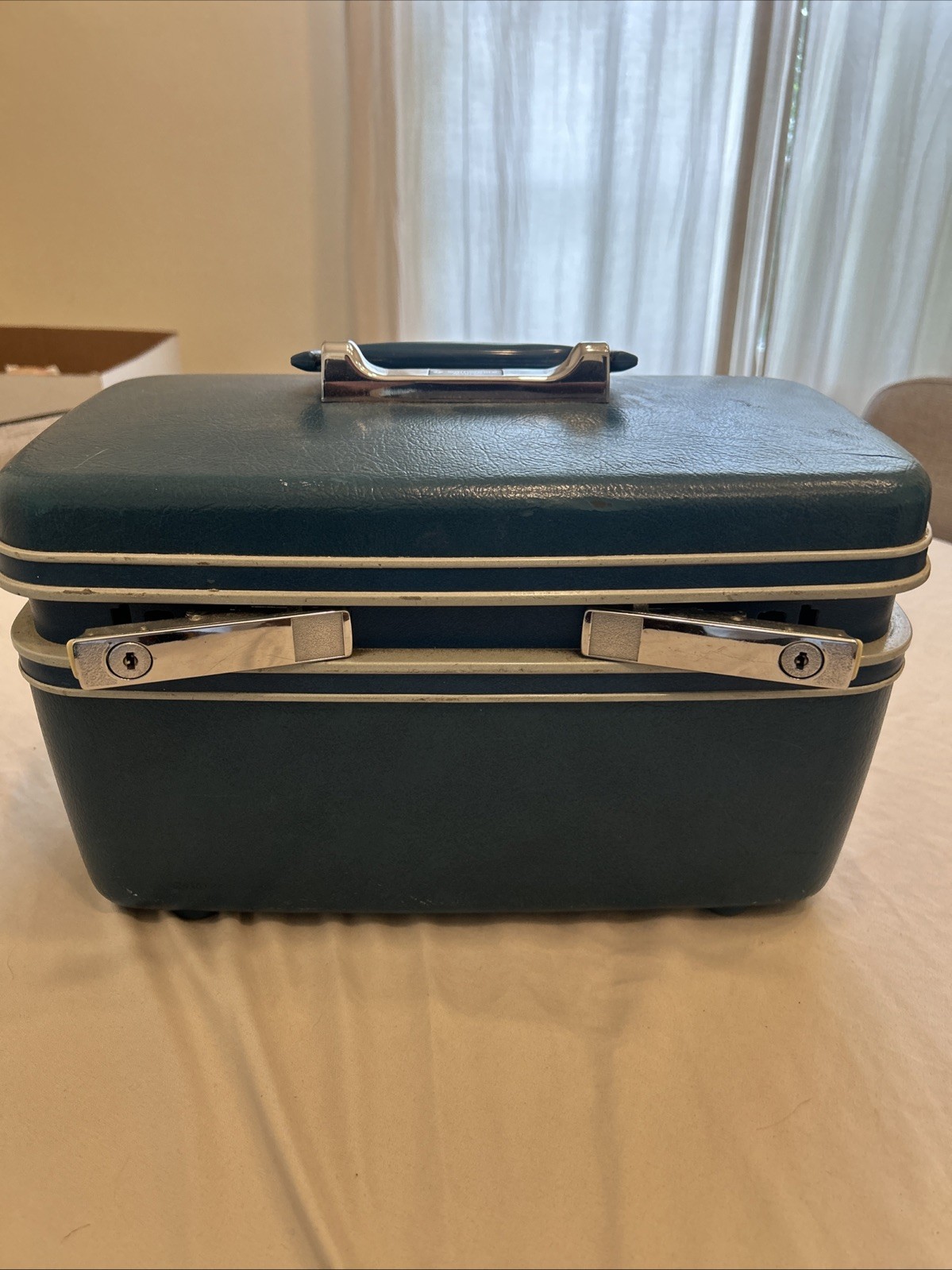 Samsonite Sentry Dark Gray Vintage Hard Shell Train/Cosmetic Case Clean No Keys