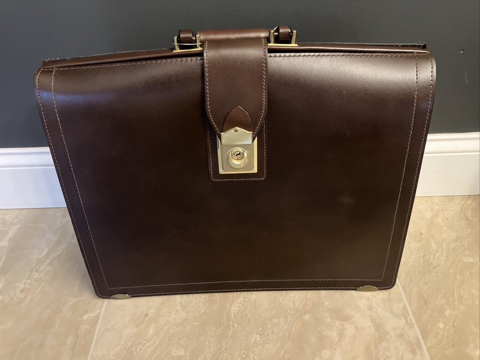 NEW-Vintage Lion Leather Products Genuine Top Grain Cowhide Briefcase USA Made