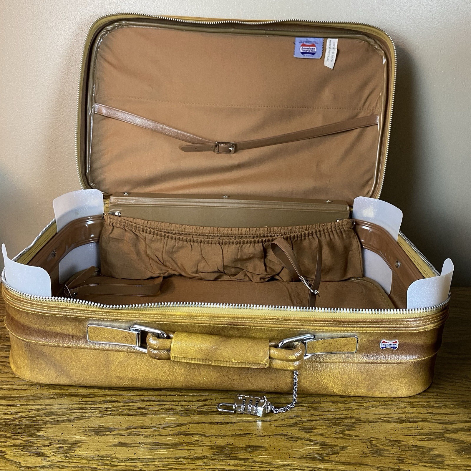 VTG Set Of 2 1978 American Tourister Pullman 26” & 22” Suitcases Luggage Bags