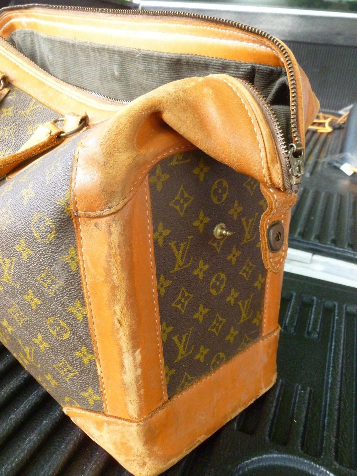 2 FAB LOUIS VUITTON SHOE BAGS TLV 44 20 THE FRENCH COMPANY WITH LABELS
