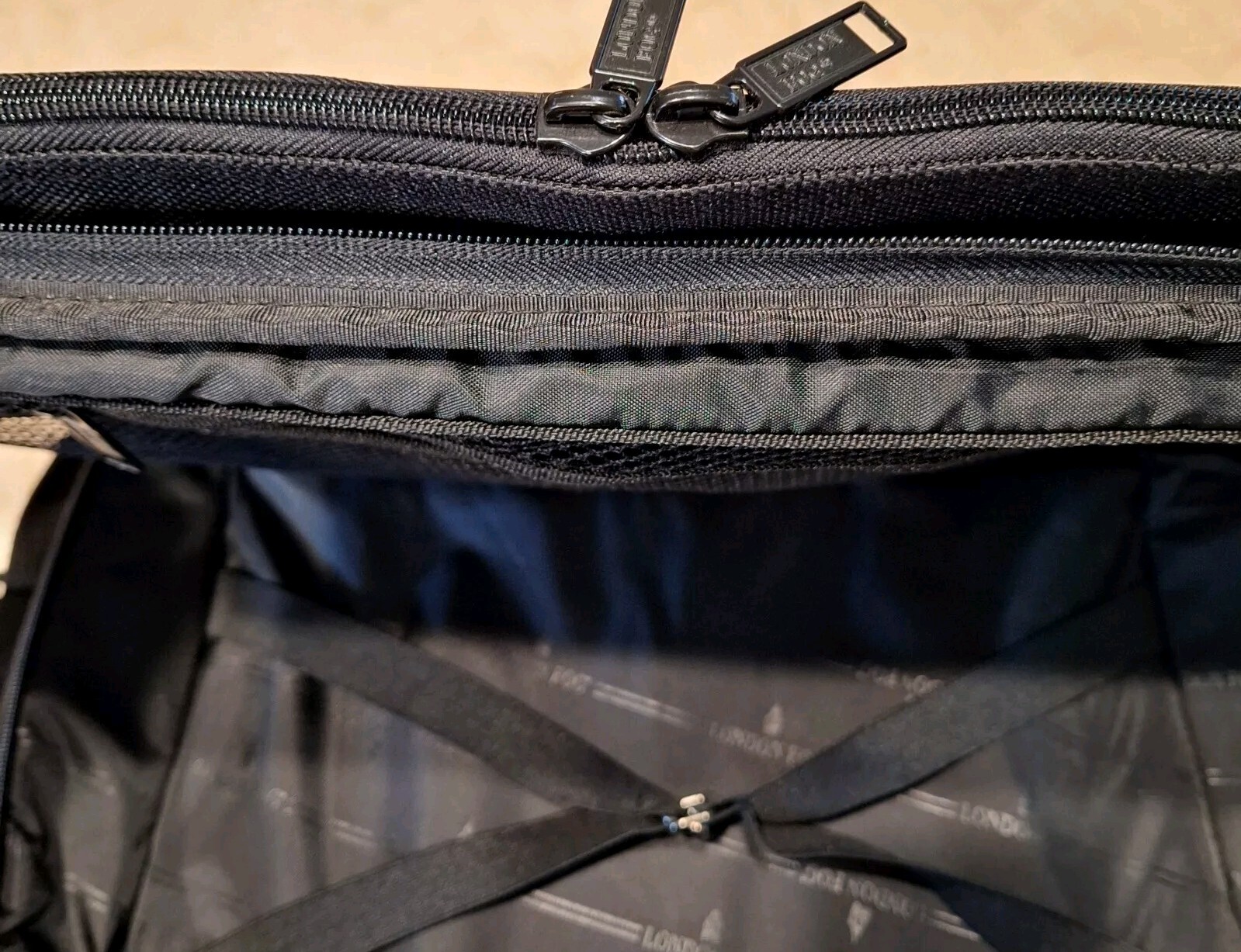 London Fog Black Computer Overnight Travel Luggage Bag w/ Strap