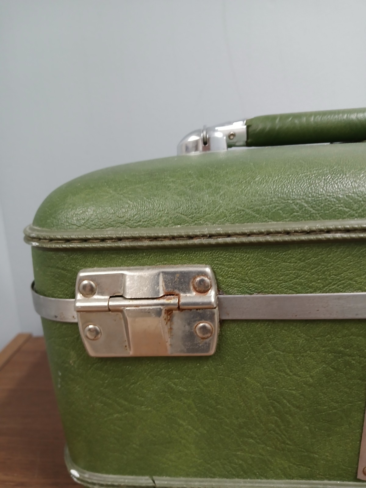Vtg 1970s Escort American Luggage Vanity Train Case Avocado Green