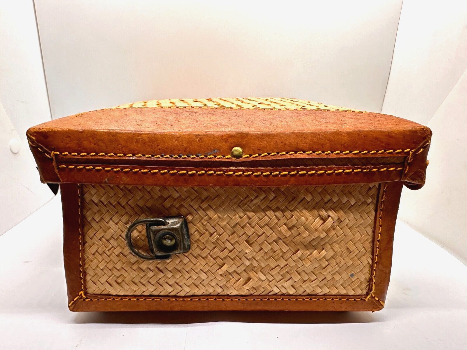 VTG Wicker /Reed and Leather suitcase – Footed