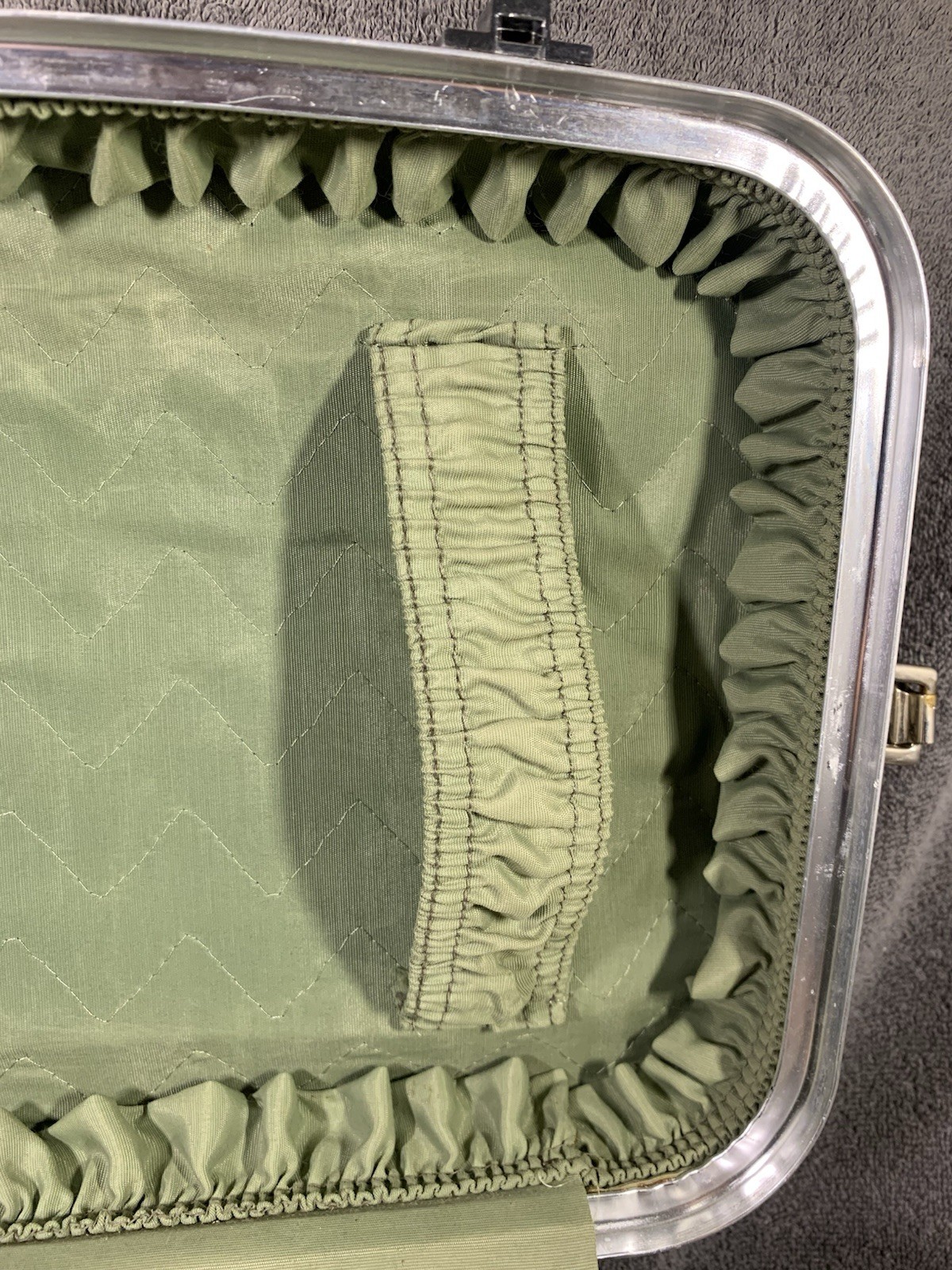 Suitcase Avocado Green Corbin Sesamee Latch Retro Look Nice