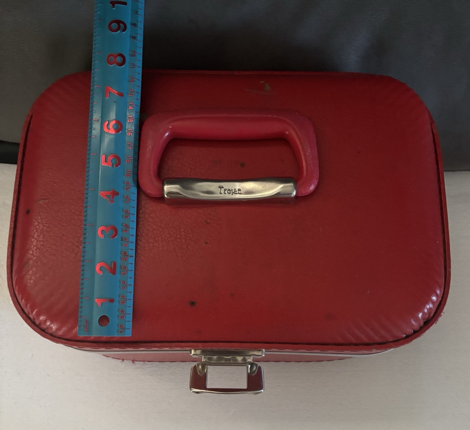 Vintage Red Trojan Hard shell Travel/Train Case/make-up Case 1970s No Key