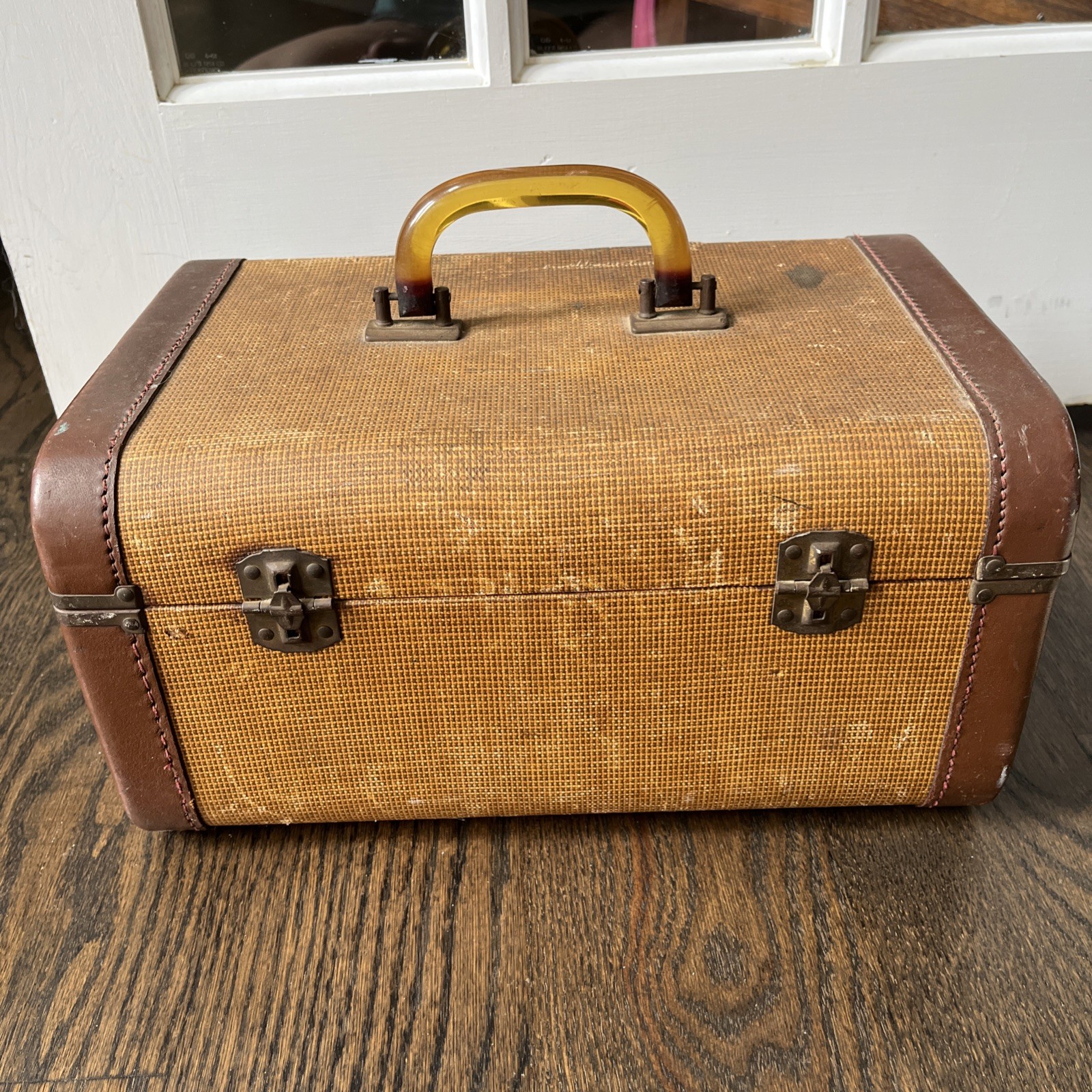 Vintage Tweed Train Case Makeup Vanity Storage Lucite Handle Leather Trim