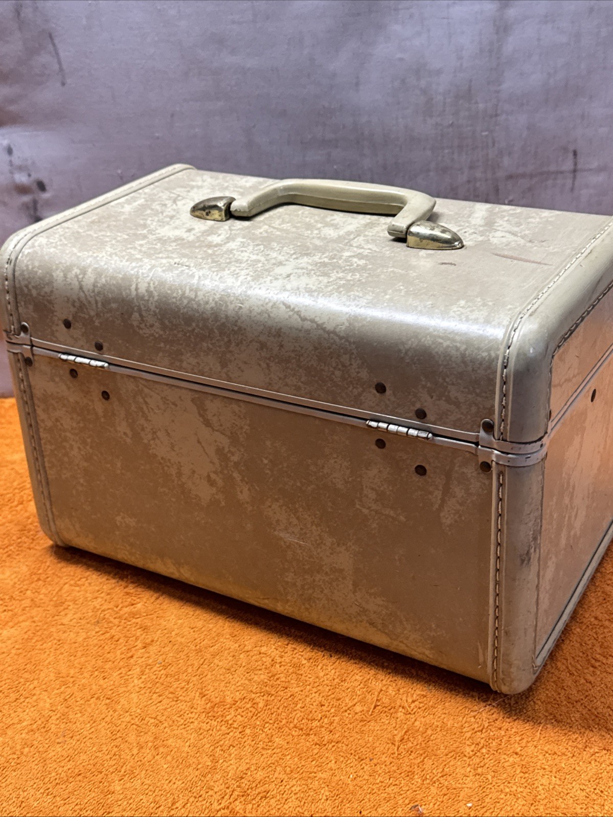R•1960s Samsonite Shwayder Bros style 4512 Beige Marbled Cosmetic Hardcase w/Key
