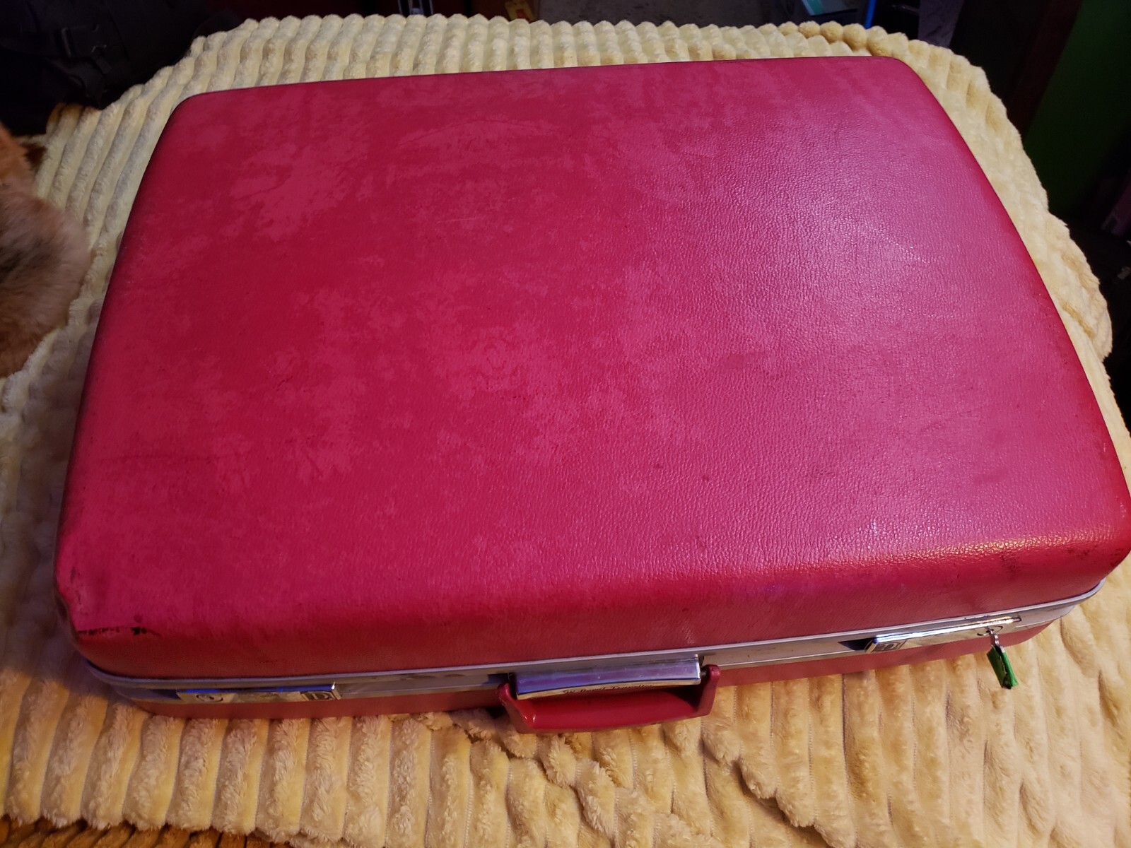 3 Piece Royal Traveler Red Vintage Suitcase Hardshell Set With Keys