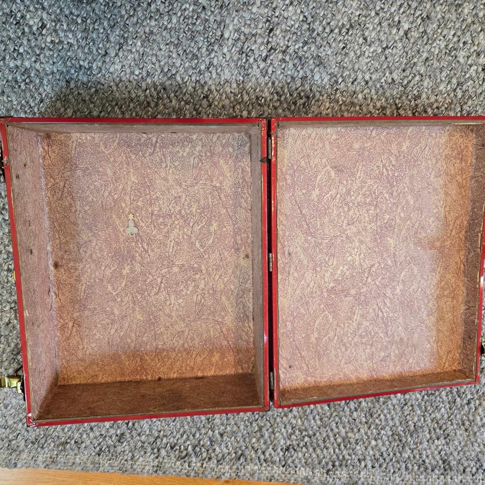 Vintage Roller Skate carrying Case Red Star Hard Shell Trunk Eagle Lock Co + key