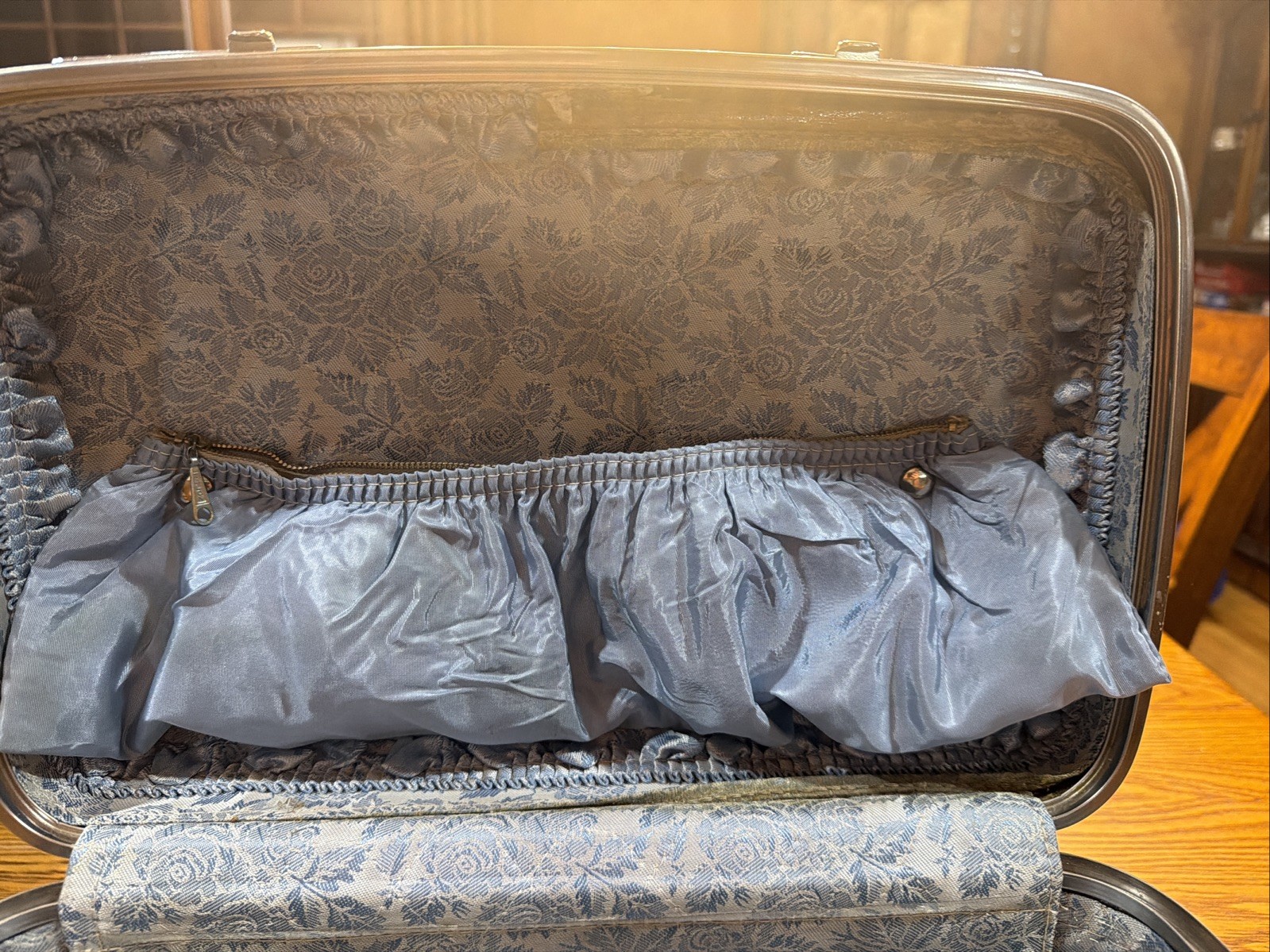 Vintage American Tourister Blue Makeup Carry Train Case With Plastic Tray – READ