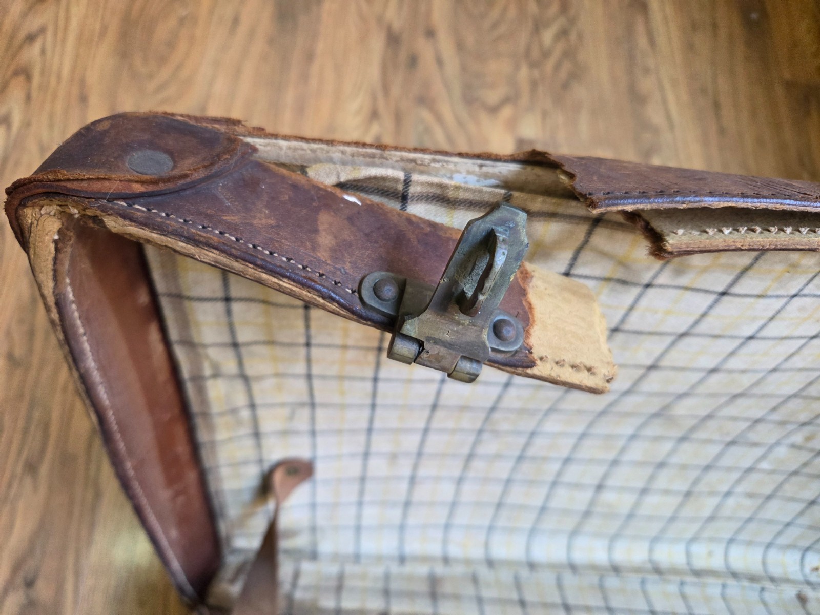 OLD Antique Leather Suitcase Luggage – 23” x 13″ x 7”