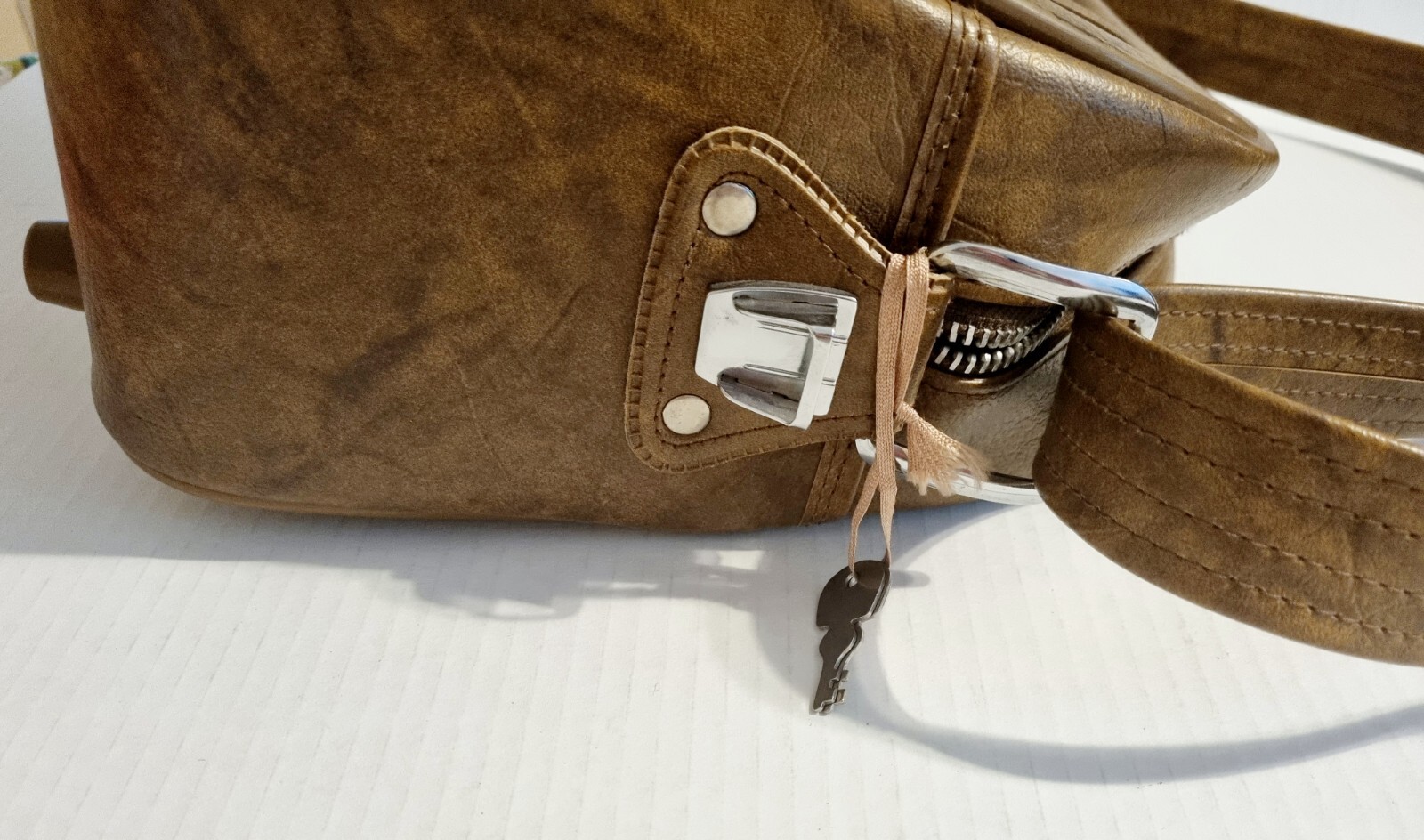Vintage NWOT American Tourister Carry On Luggage Bag Locking Zipper 2 Keys