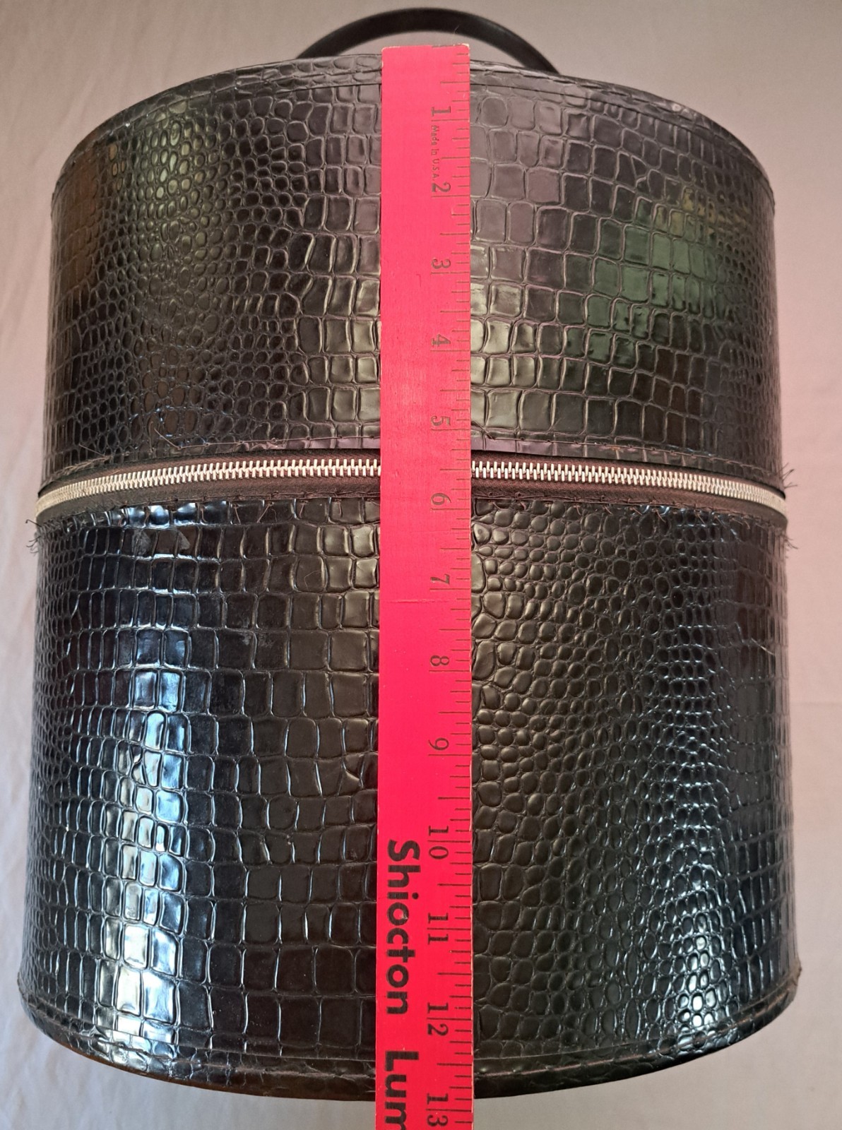 Vintage Round Hat Box Faux Croc Zippered Travel Case w/ Interior Stand-G to VG