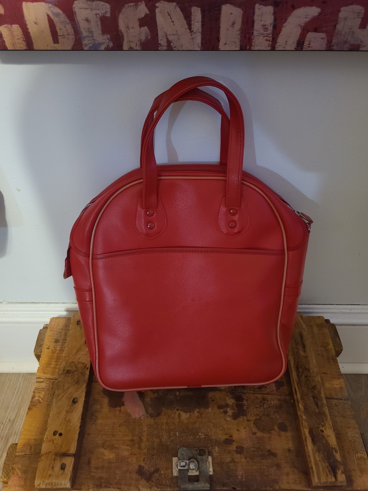 VTG Retro Red Vinyl Carry On Overnight Tote Bag Train Case Luggage Zips Pocket