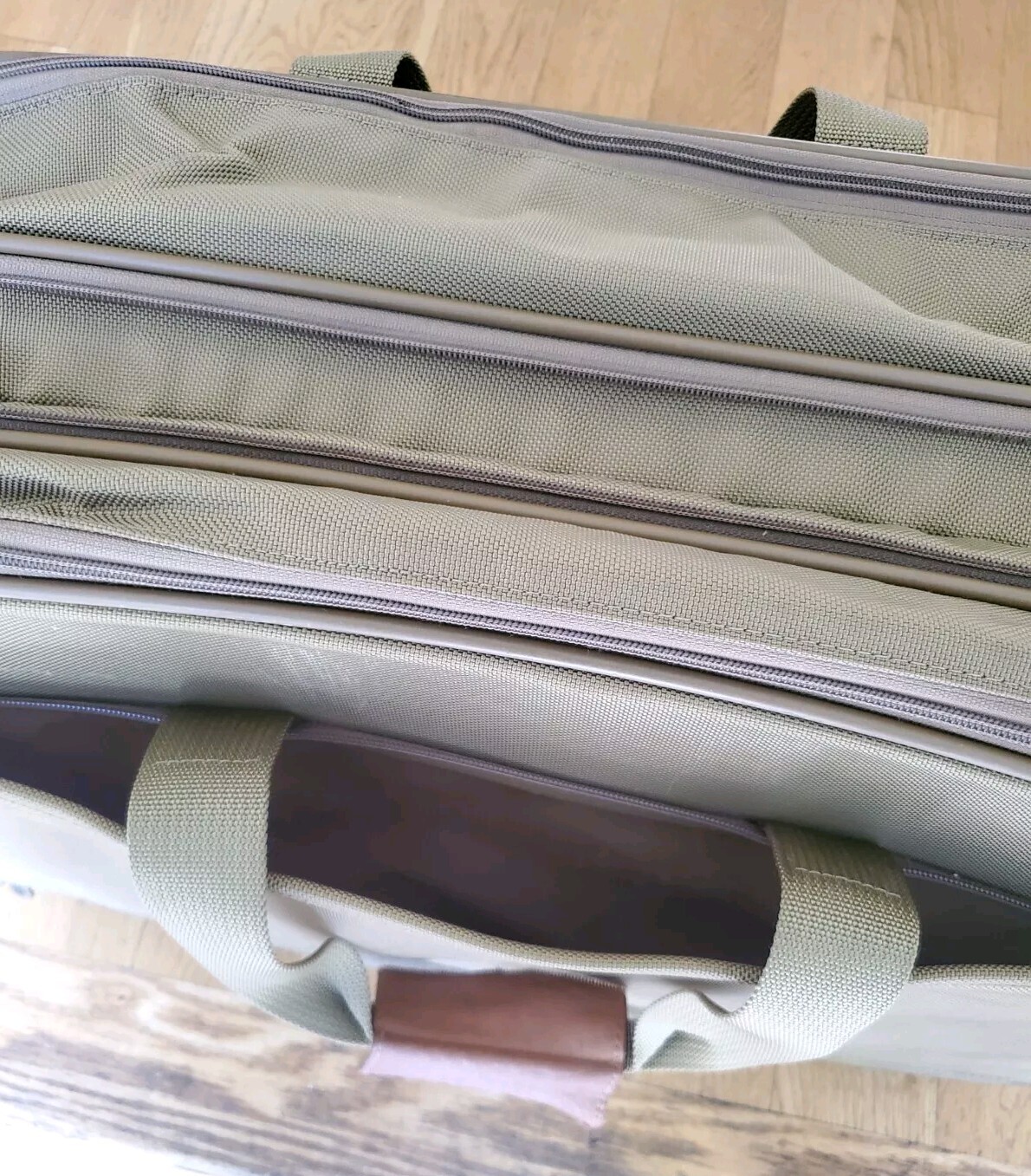 Hartmann Olive Green Nylon Shoulder Strap Carry On Travel Luggage Duffel Bag.