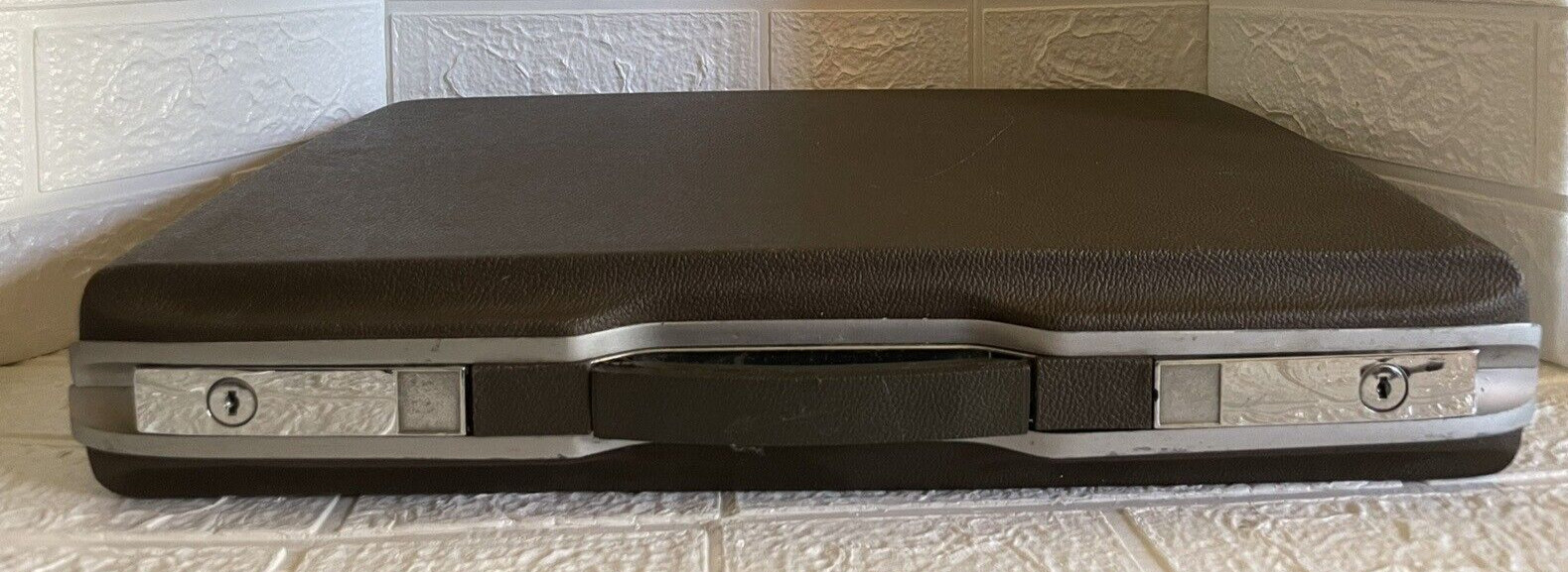 Royal Traveller Hard Shell Brown Slim Briefcase 18″ x 12 1/2″ x 3 1/4″ Vintage