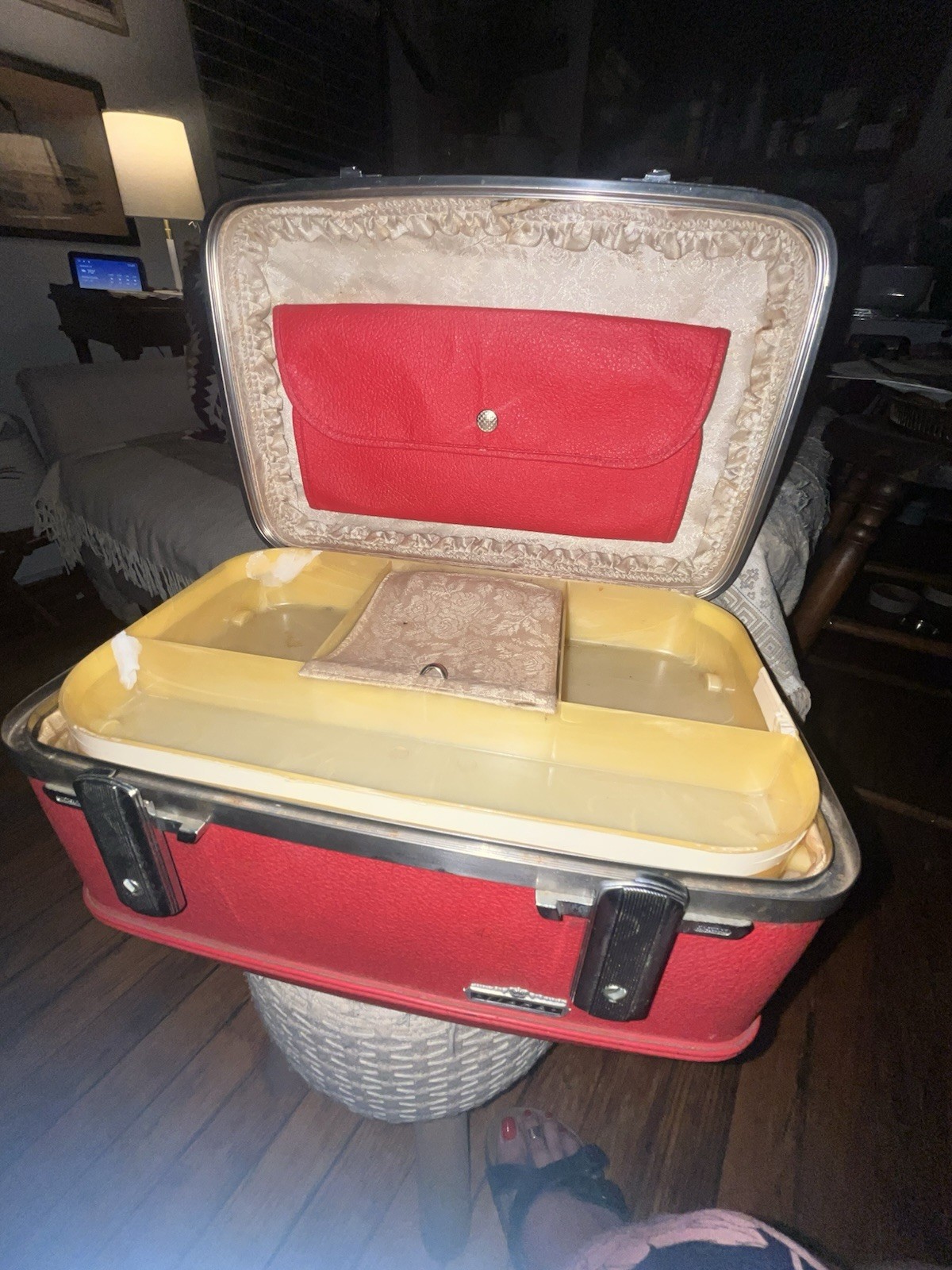 Vintage 1960s AMERICAN TOURISTER Tiara Travel Makeup Case Complete w Accessories