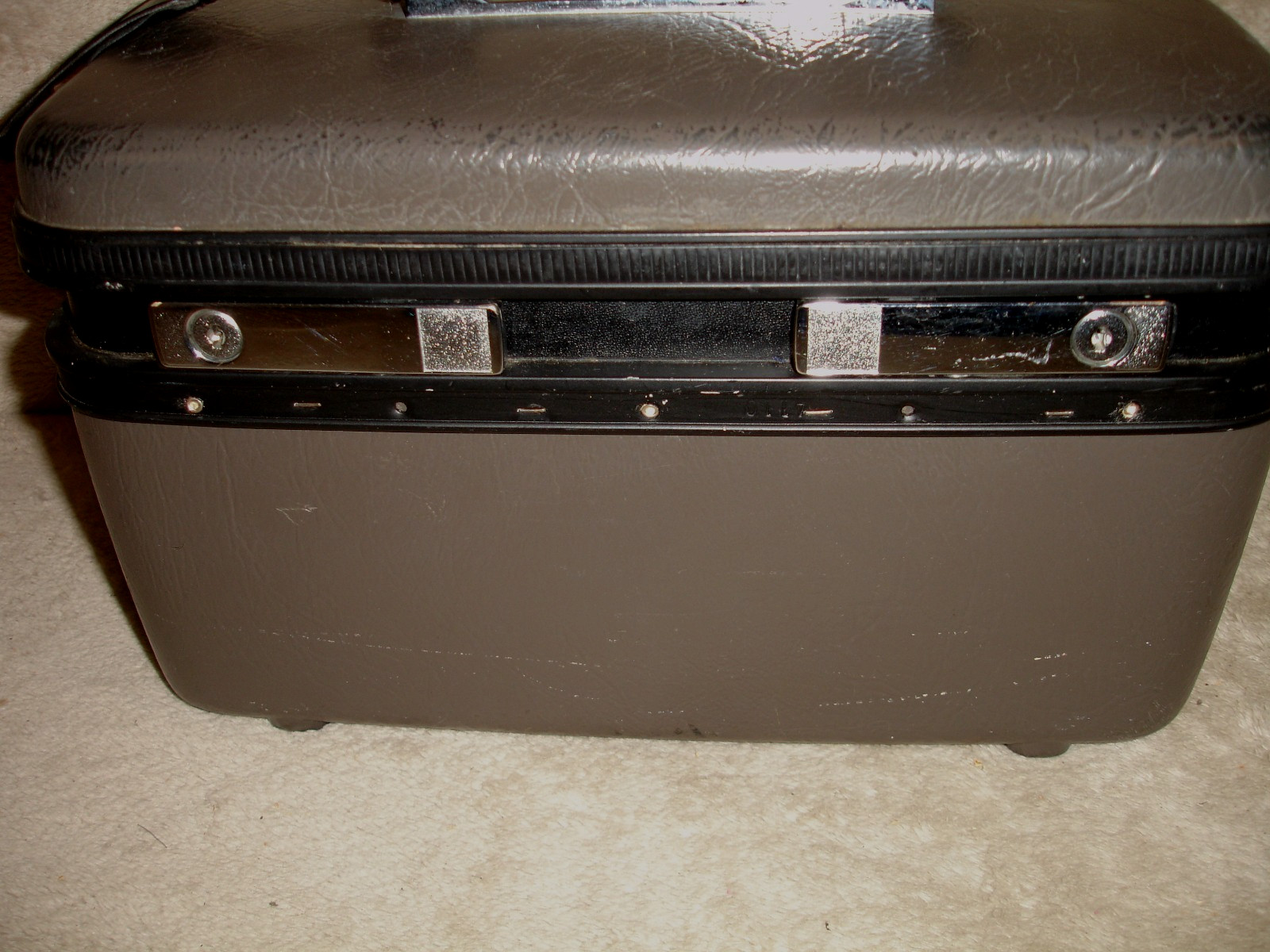 Vintage Brown/Gray Samsonite Sentry II Makeup Train Case w/Mirror NO KEY 15x9x8