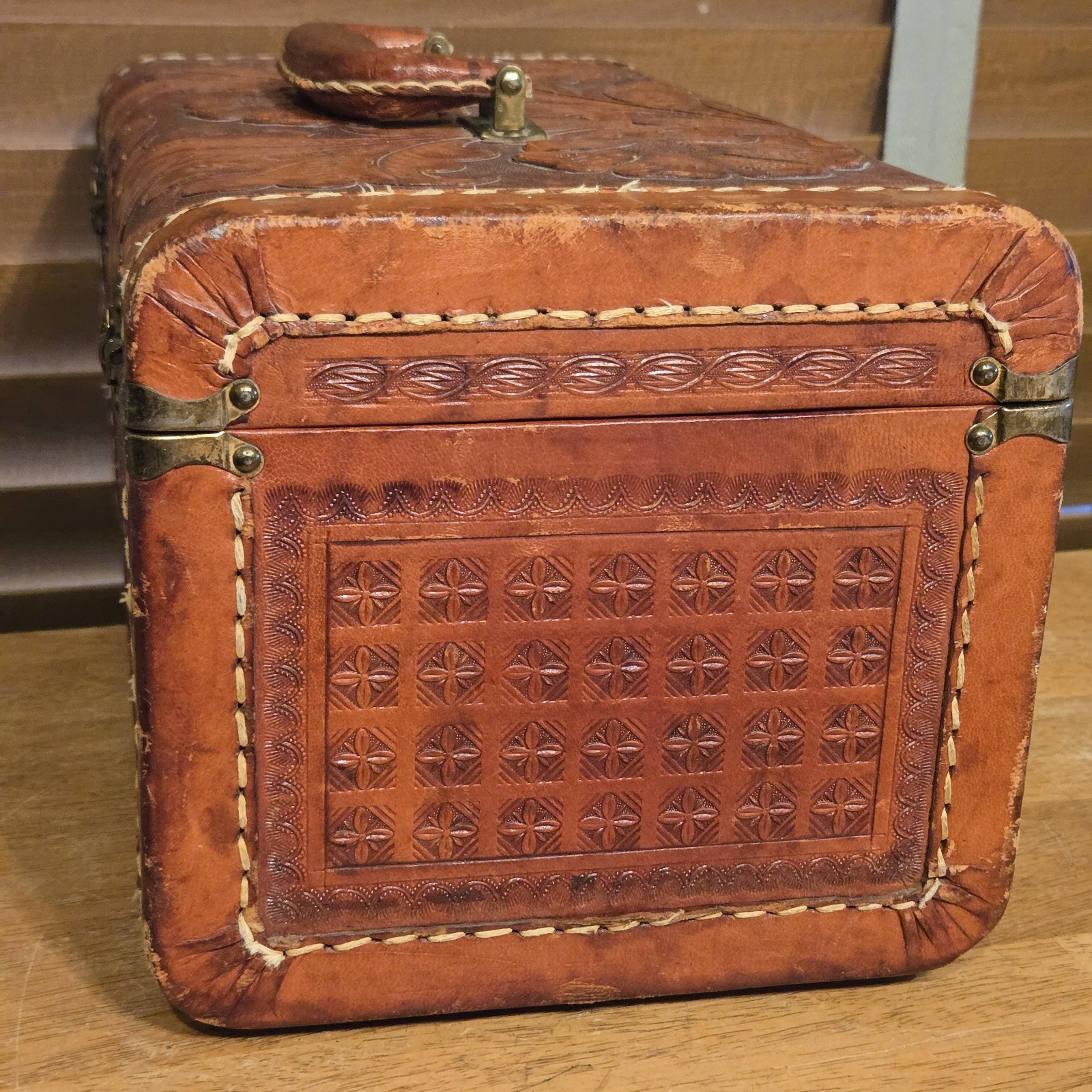 Artmex Antique 40s Hand Tooled 3-D Floral Leather Train Case Jewelry Luggage Key