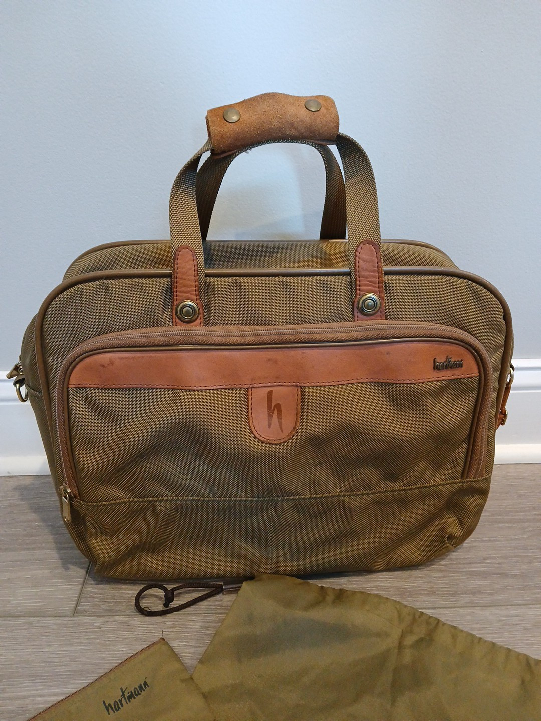 Hartmann Intensity Ballistic Nylon Carry On Bag With Shoe, pouch & Lock 16x12x5