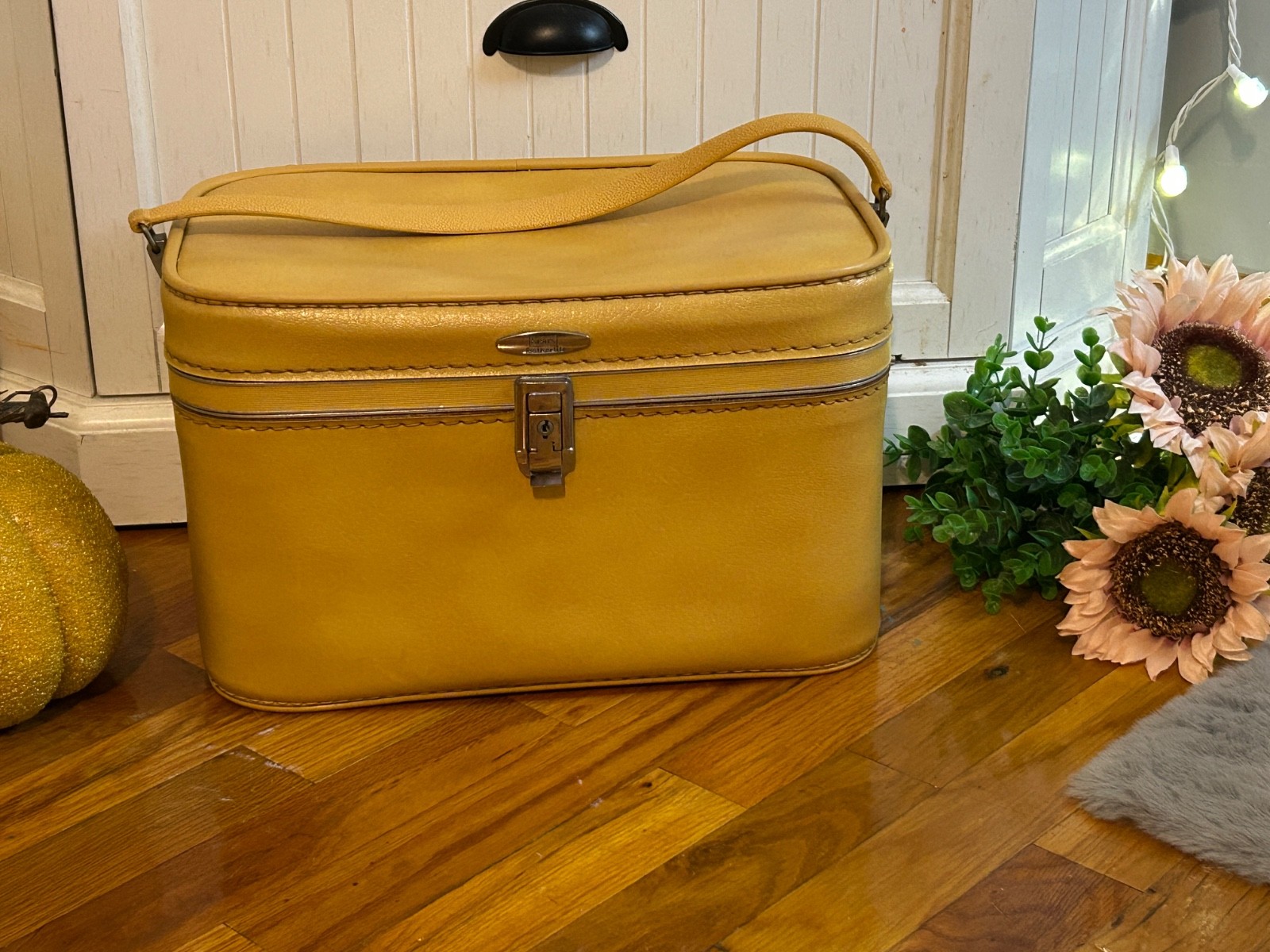 Vintage Luggage 1960s-70s Sears Featherlite Train Case Light Golden Yellow