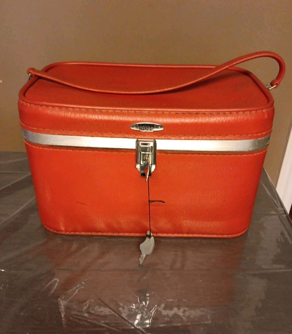 Vintage Red Featherlite Luggage Suitcase Train Case Carry-On 2 Keys Included