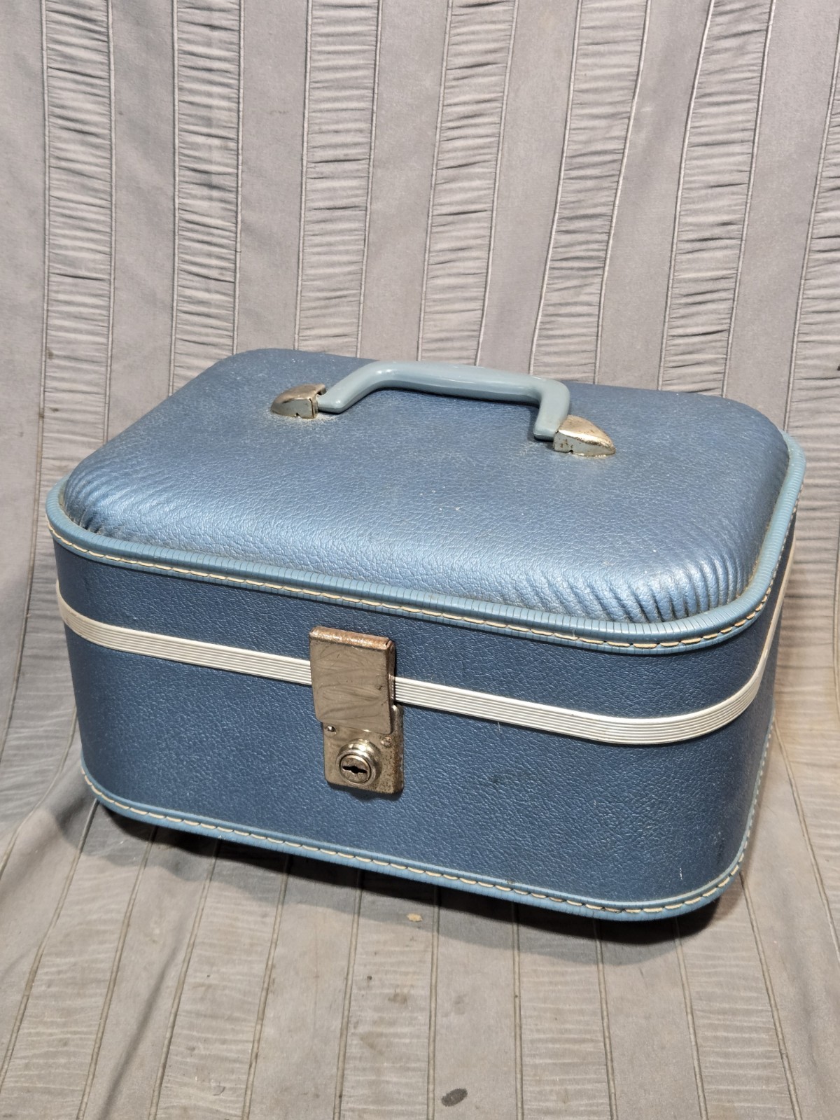 Vtg Hard Shell Blue Carry On Train Make Up Case