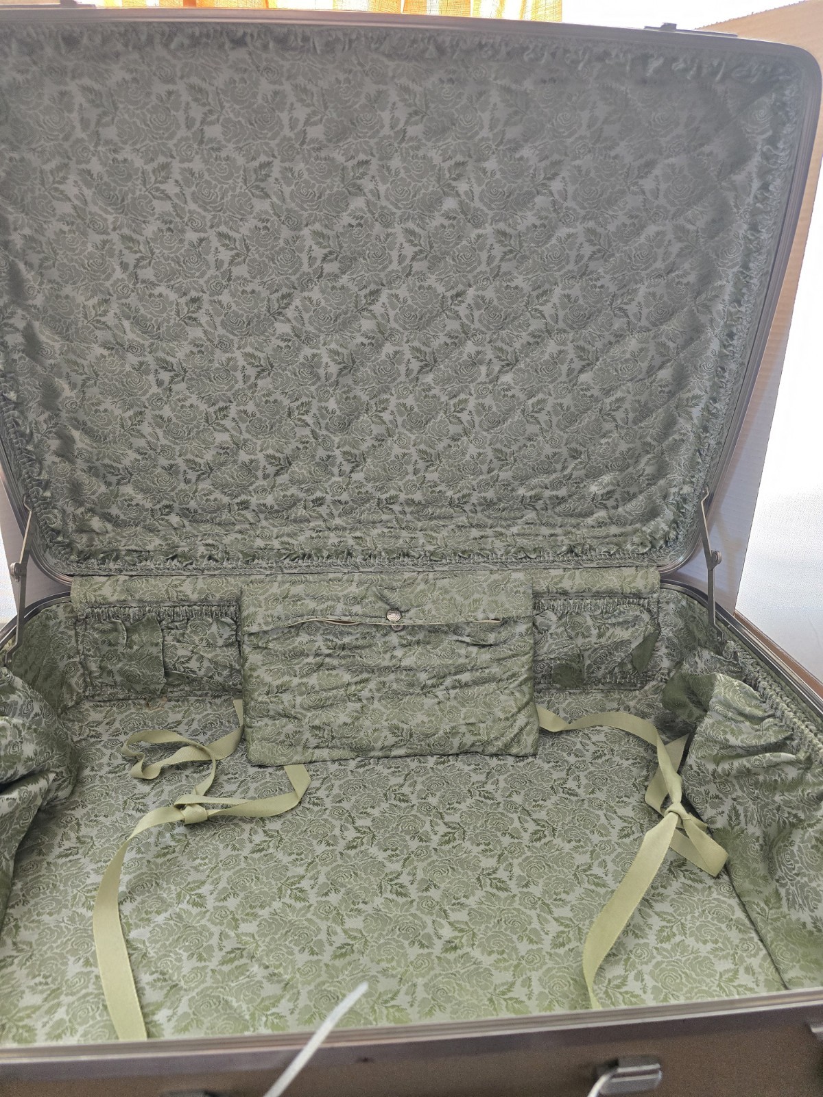 Vintage American Tourister Luggage Suitcase Escort Hard Shell Tan Set Of 2 Keys