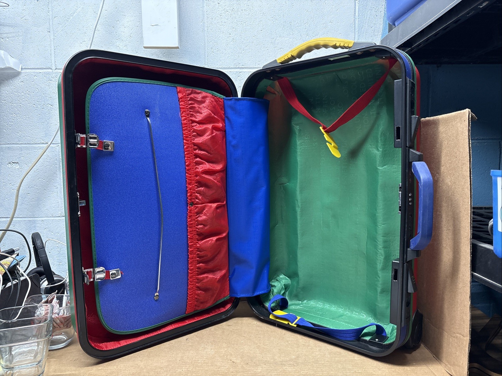 UNITED COLORS OF BENETTON VINTAGE TRAVEL HARD SHELL LUGGAGE CASE 21″ x 14″ x 9″