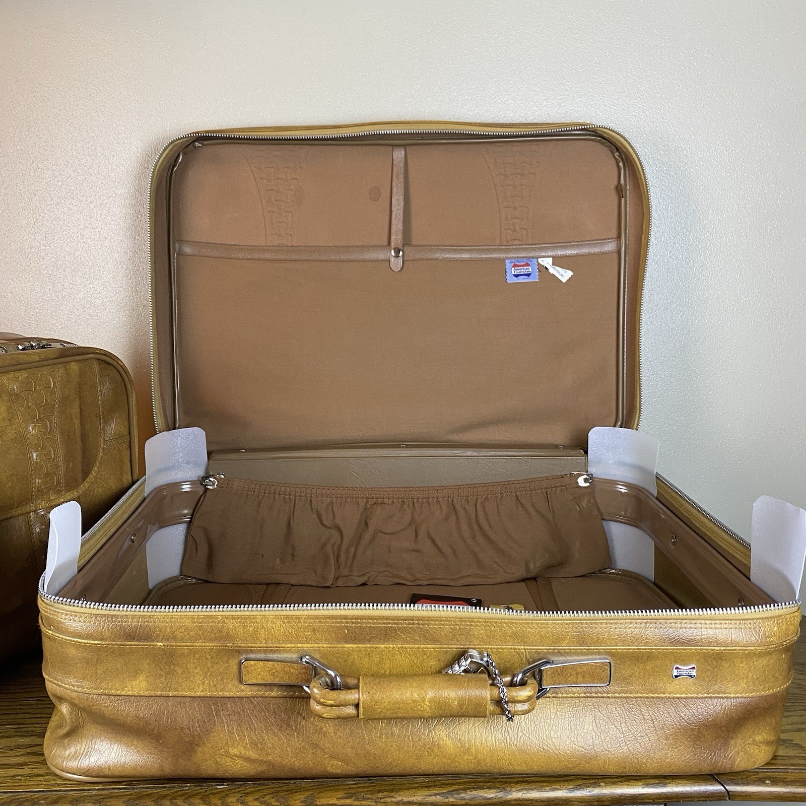 VTG Set Of 2 1978 American Tourister Pullman 26” & 22” Suitcases Luggage Bags