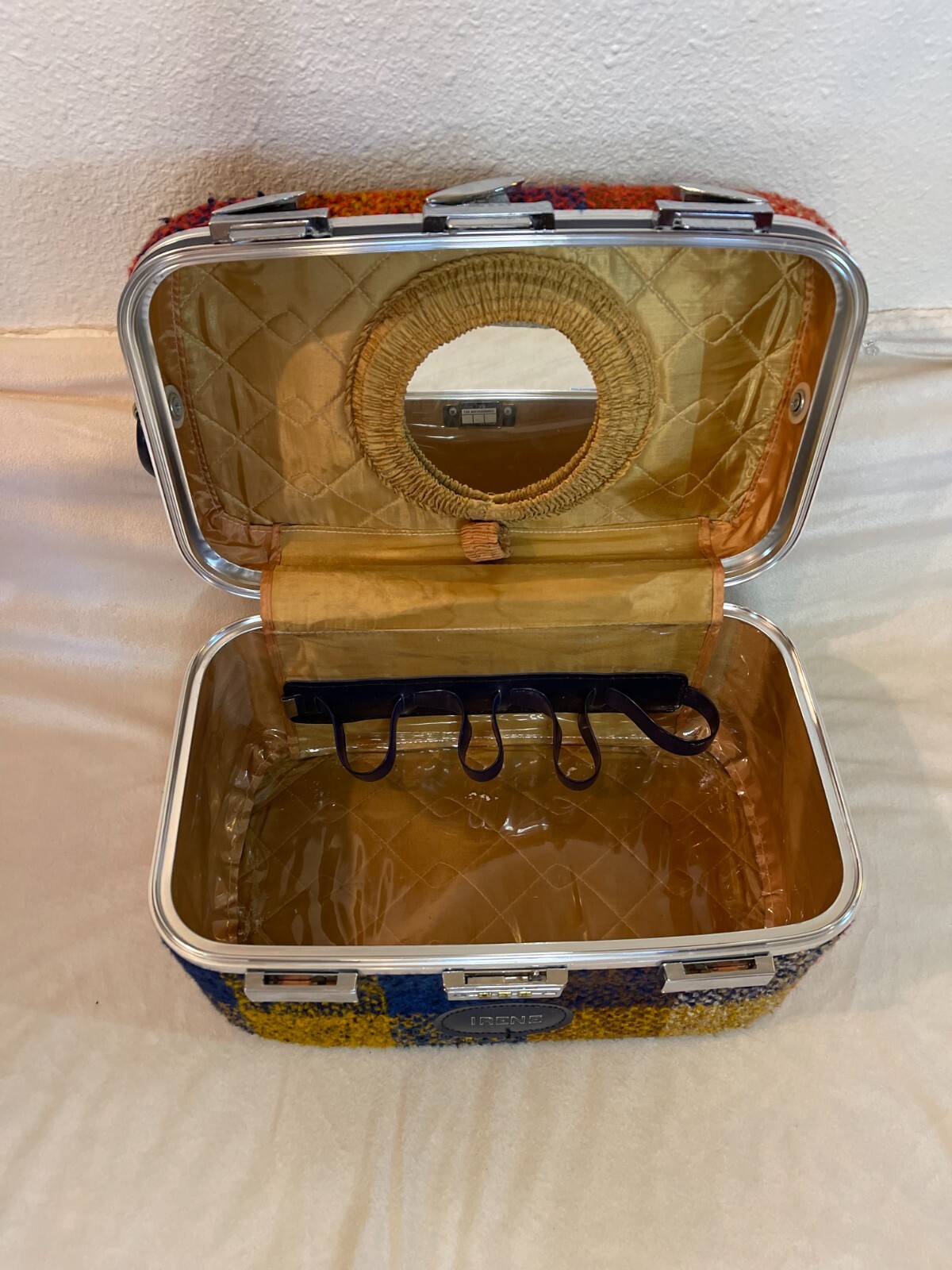 Vintage Skyway Plaid Luggage 9 Pieces: Carry-on, Large, Make-up Bag and Hand Bag