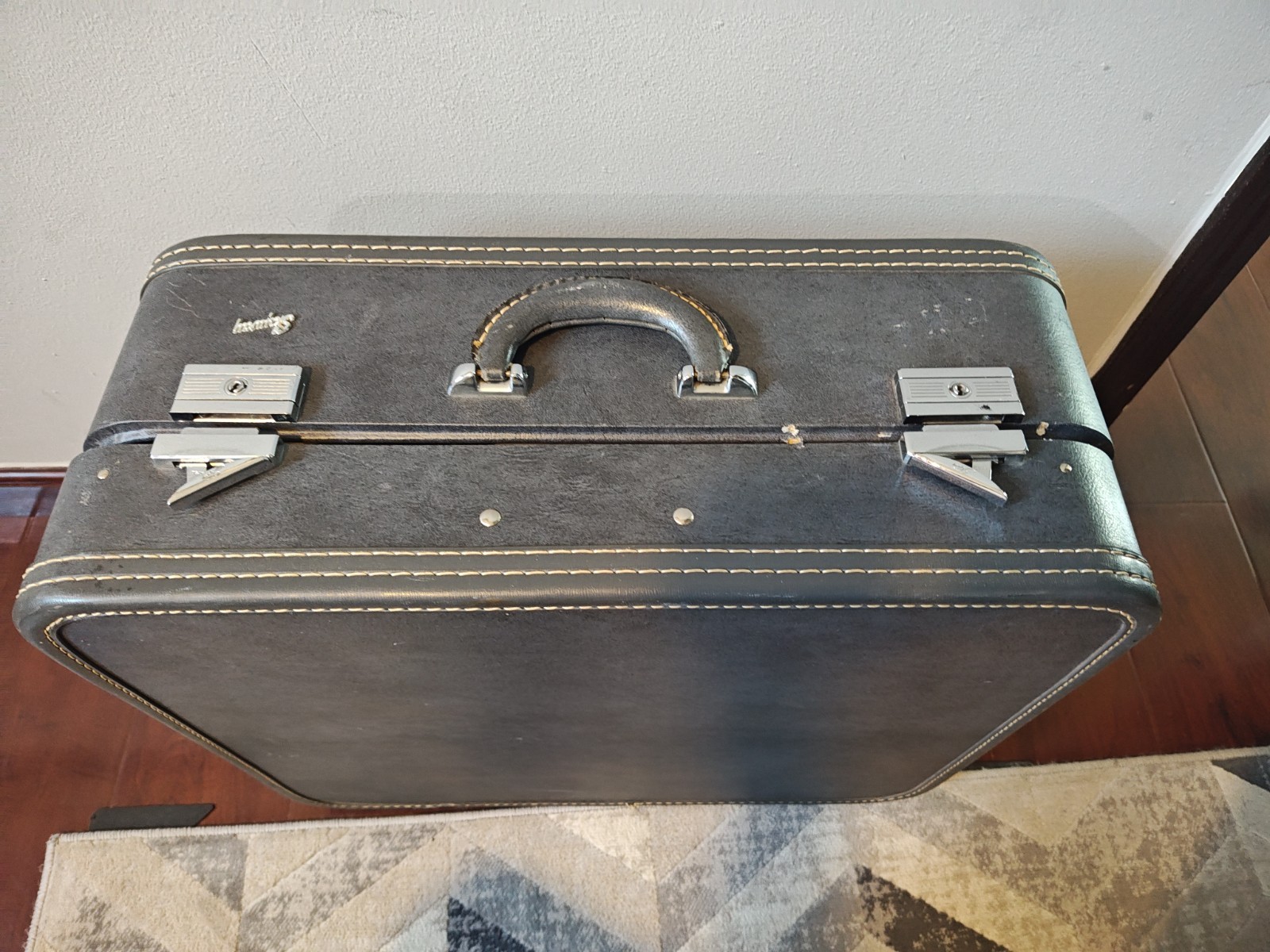 Vintage Skyway Luggage Suitcase Hardside Wardrobe w/ Original Hanger & hooks