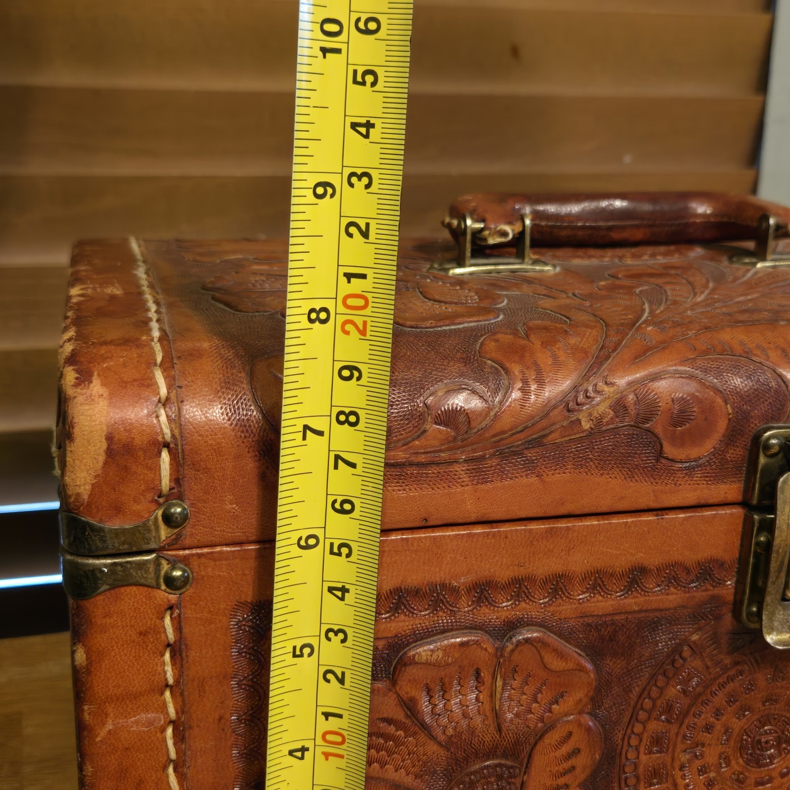 Artmex Antique 40s Hand Tooled 3-D Floral Leather Train Case Jewelry Luggage Key