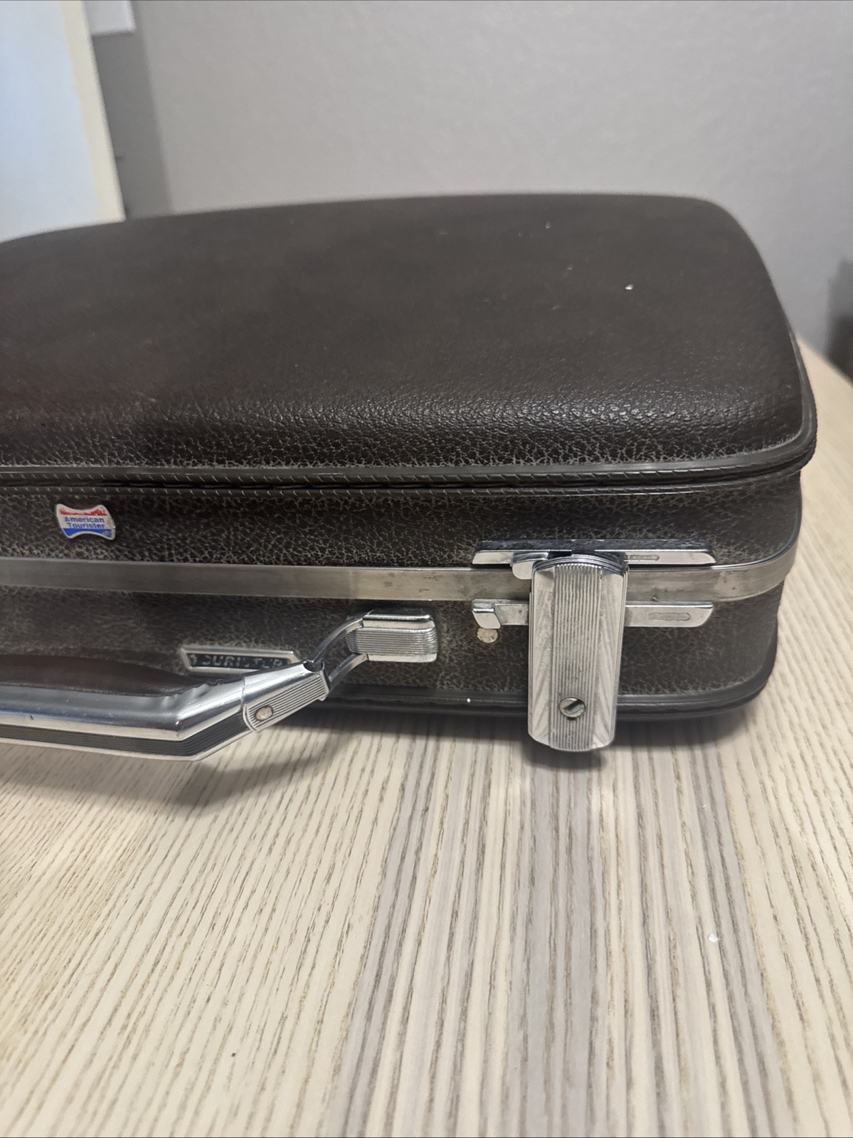 Vintage American Tourister Suitcase Hard Shell Luggage Brown 1970s Travel Prop L