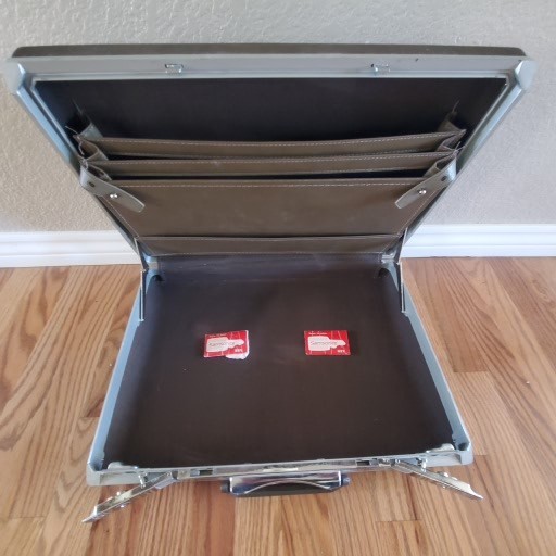 Vintage Samsonite Briefcase with Keys; Brown, Hard Case