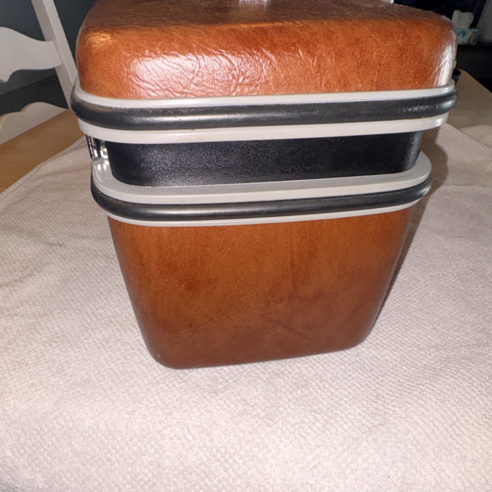 Samsonite Silhouette Vintage Hard Shell Vanity Case Brown with Mirror