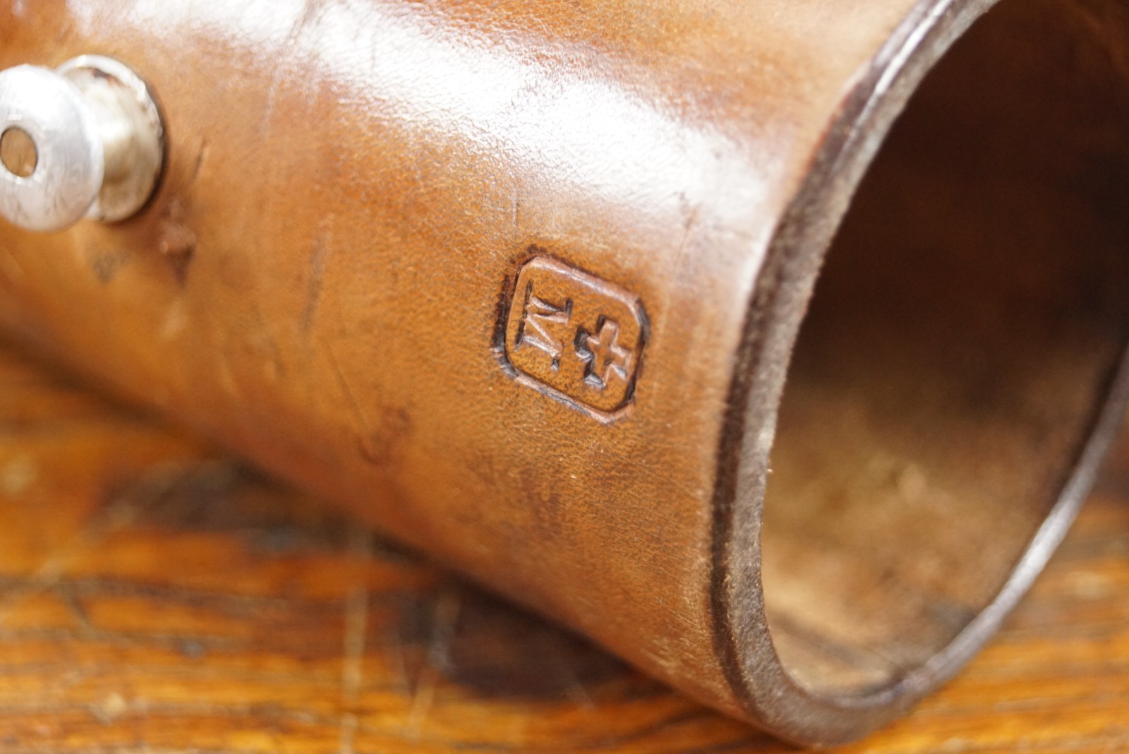 Leather Quiver Vintage Graphic Images Leather Bag Old & Antique Retro Snow Chain