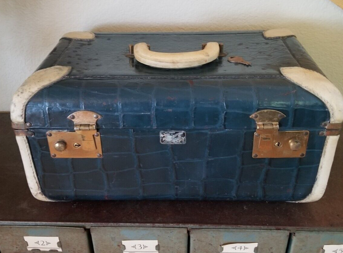 Rare Vintage 1930’s/40s Paul Bunyan Luggage Cosmetic Train Case Blue Leather KEY