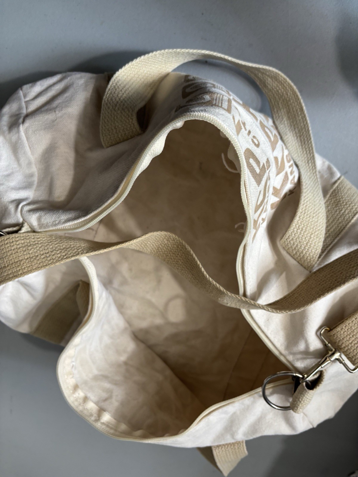 KCPT19 Vtg Duffel bag Tan