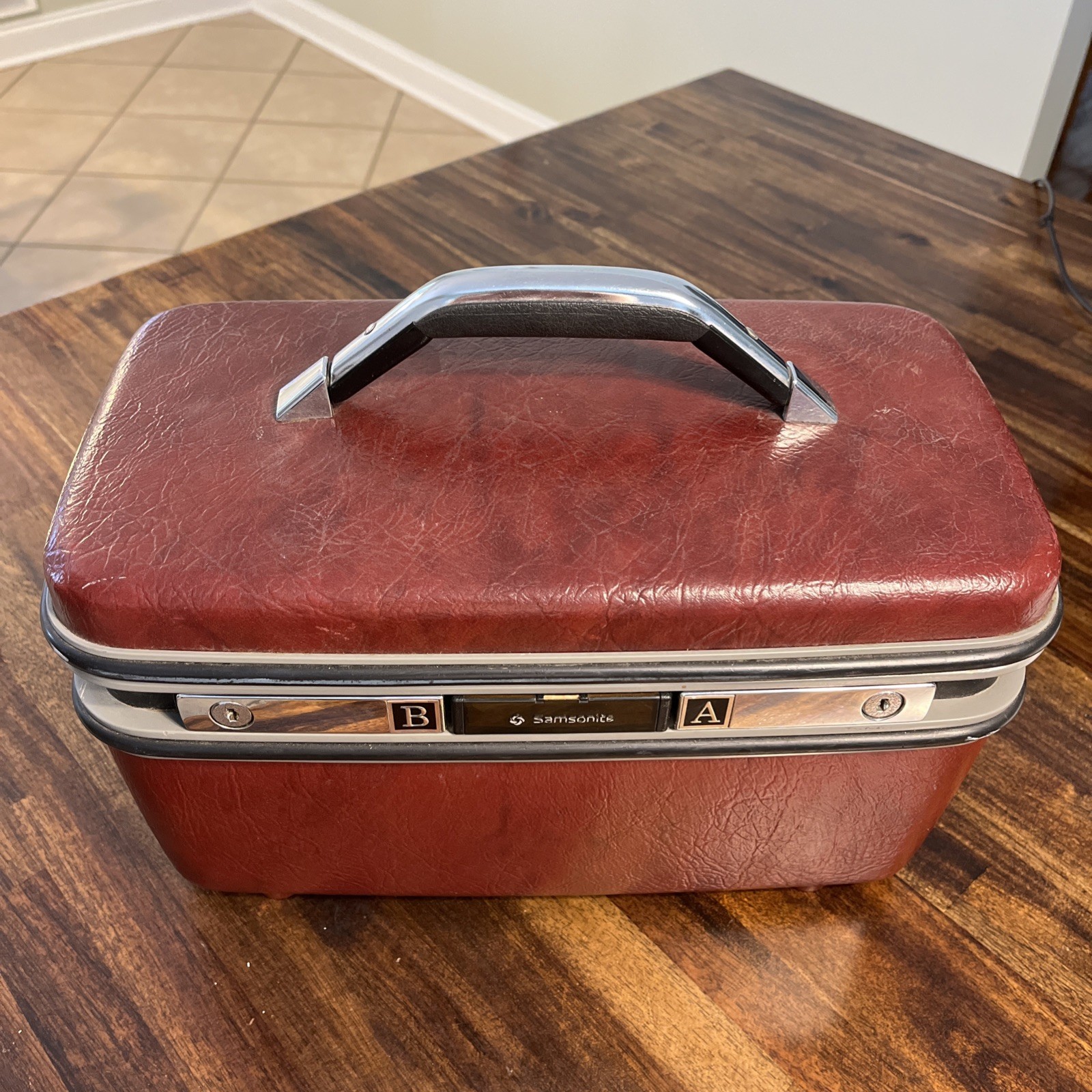 VTG Samsonite Travel Case Profile II Hard Burgundy Tray And Mirror No Keys