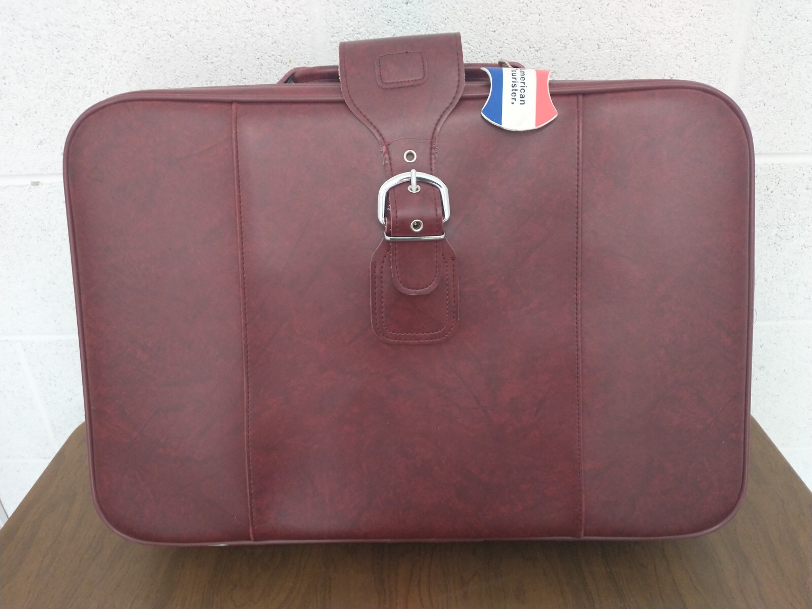American Tourister Vintage Red Faux Leather 4 Piece Luggage Set 24×17 to Clutch