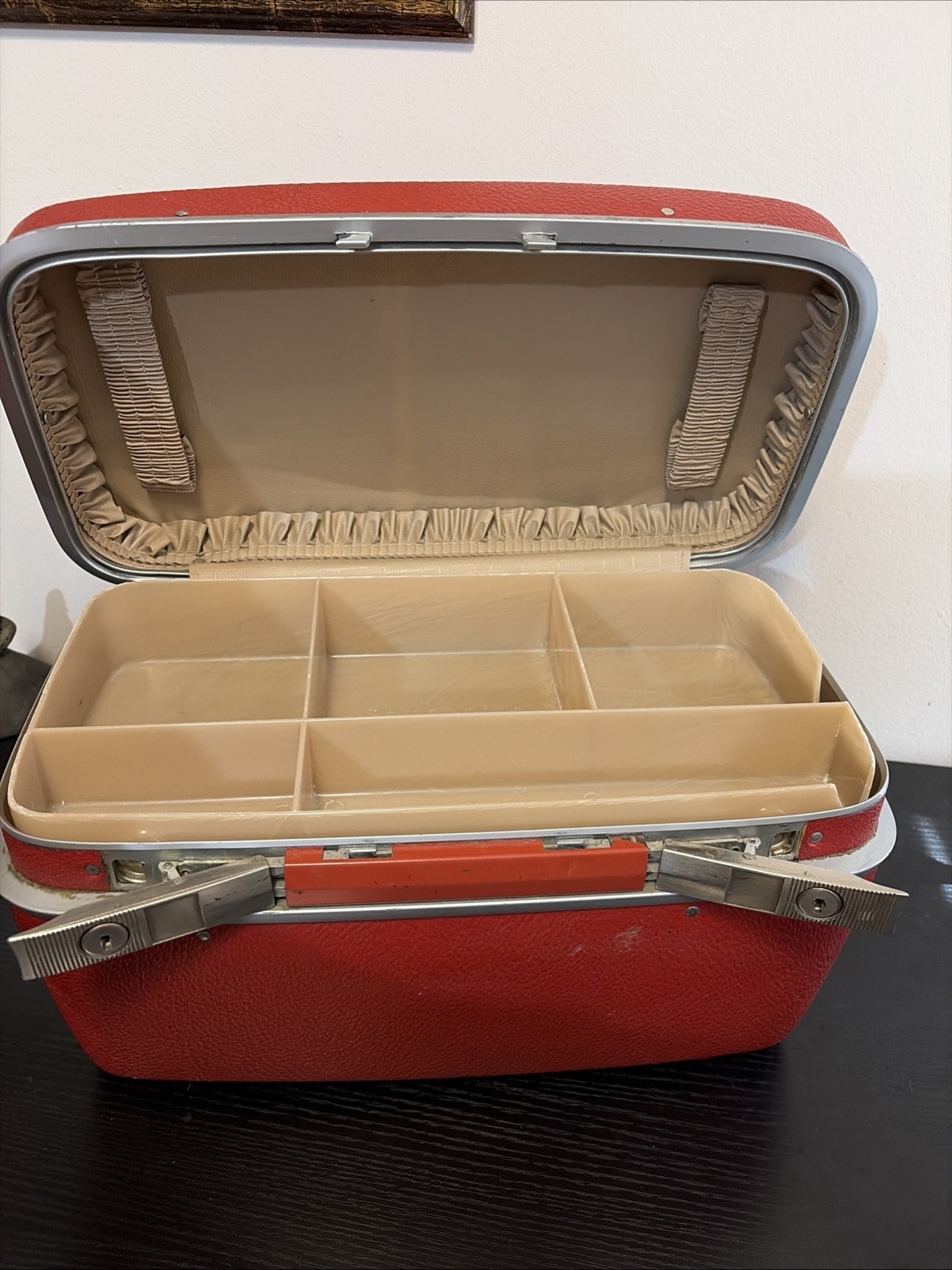 Royal Traveller Red Vanity Case with Key Train case Cosmetic Make up Vintage