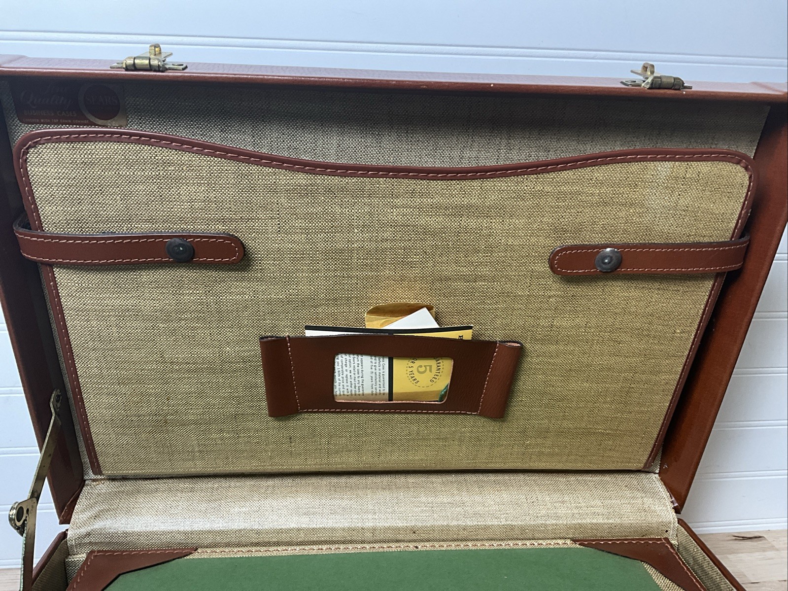 Sears Roebuck Leather Hardshell Briefcase – Keyed Lock – LINEN LINED – BEAUTIFUL