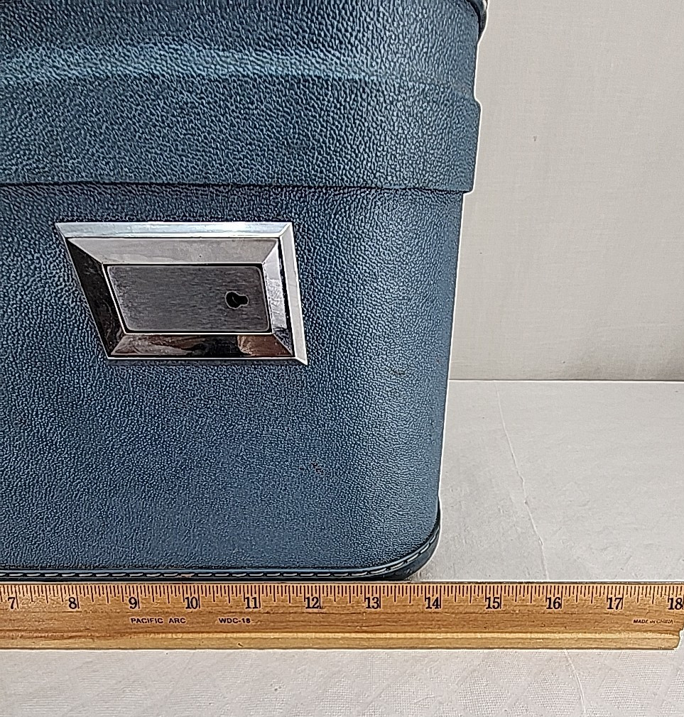Vintage Wheary Train Case Blue Luggage Suitcase Retro Make Up Case 14x9x8
