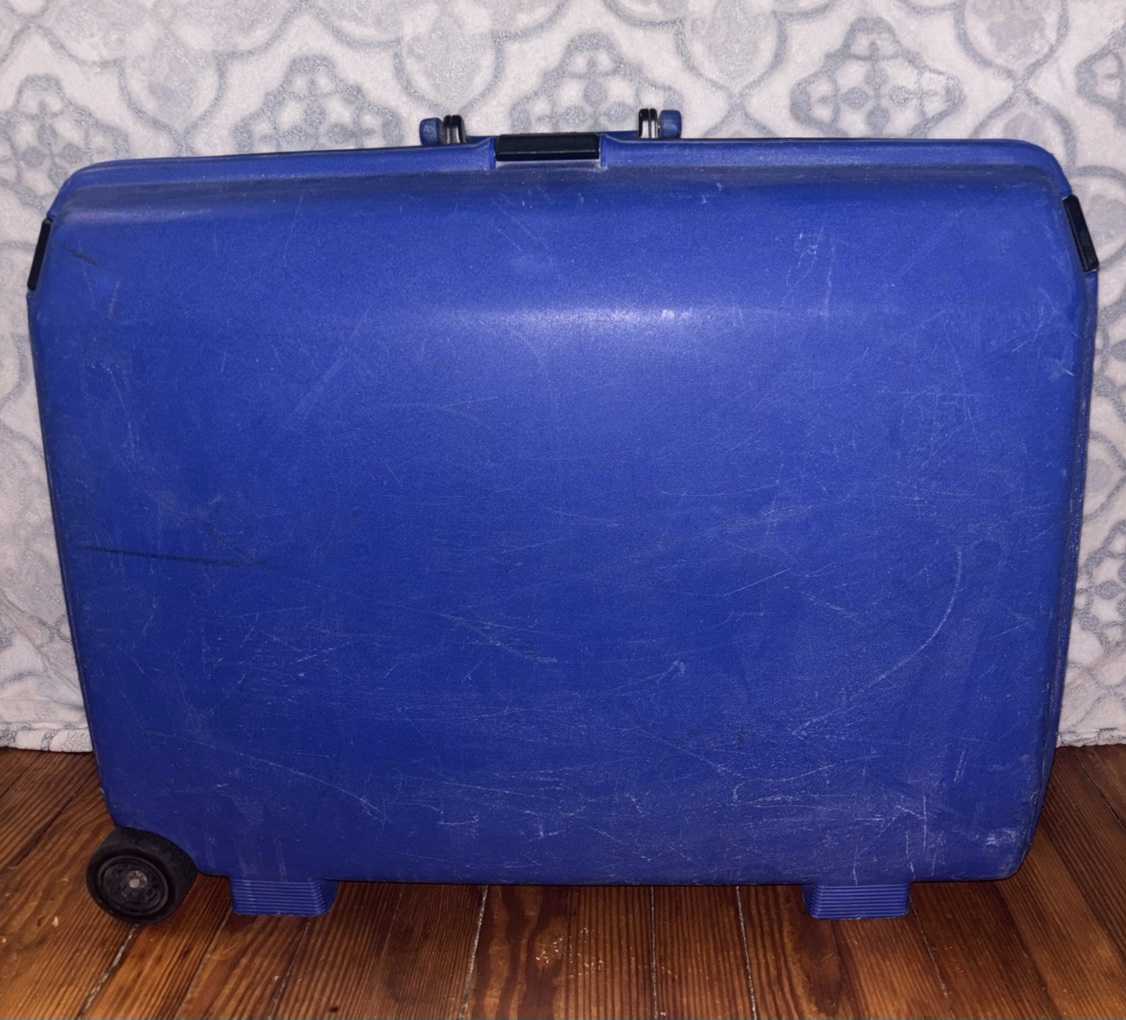 Samsonite Vintage Oyster Blue HardShell Rolling Suitcase Combination Lock